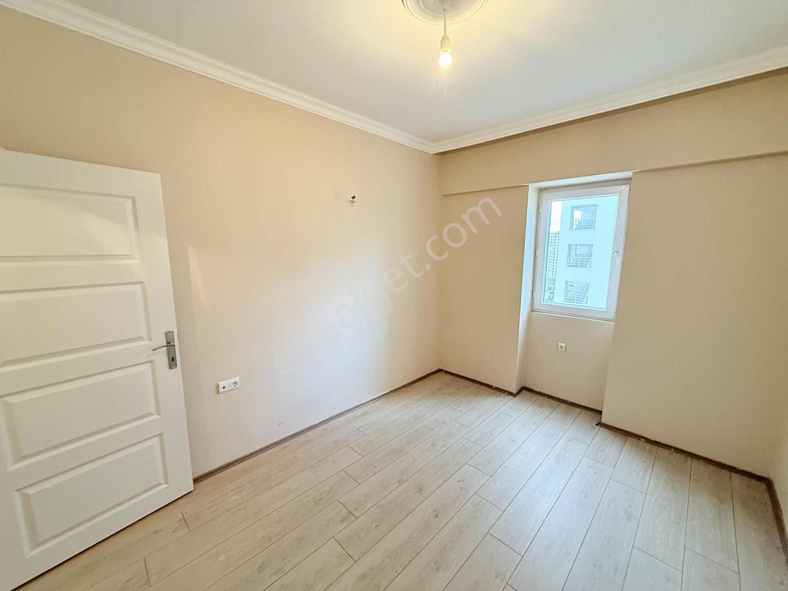 Uydukent Önüne Pazar Kurulan Dolmuş Geçen 2+1 Daire - Görsel 5