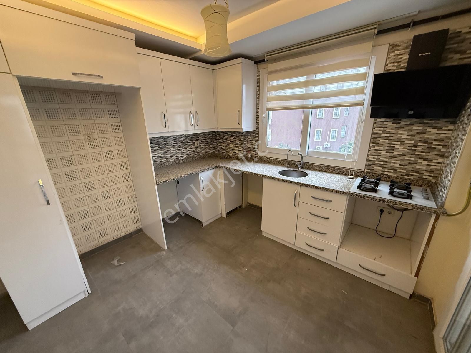 Yüzüncü Yılda Masrafsız Teraslı Ultra Geniş 2+1 Kapalı Mutfak