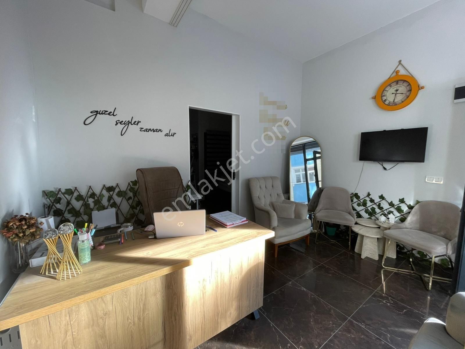 Seba'dan Fevziçakmak Mh Sultanmurat Caddeye 2.binada Satılık Bahçeli Dükkan