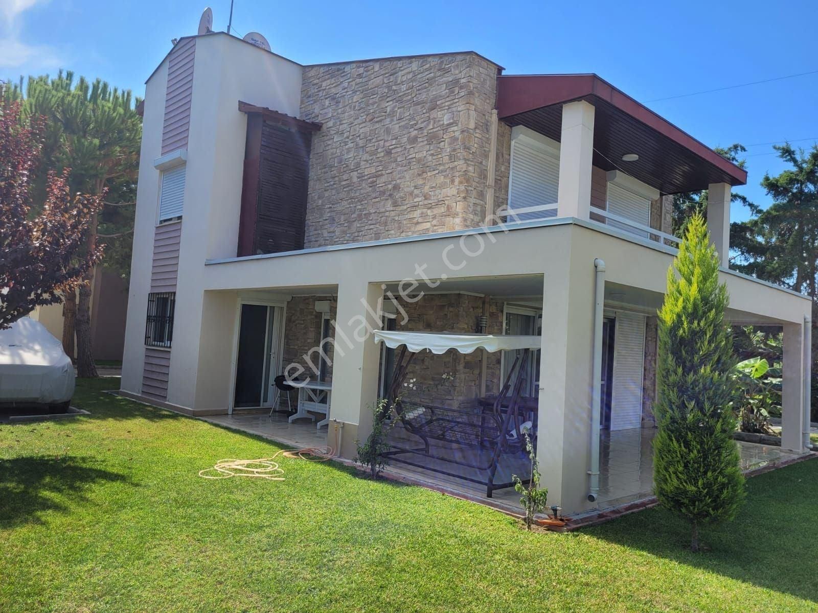 Kuşadası Sevgi Plajı’na 1 Km, Havuzlu Ve Güvenlikli Sitede Villa - Görsel 8