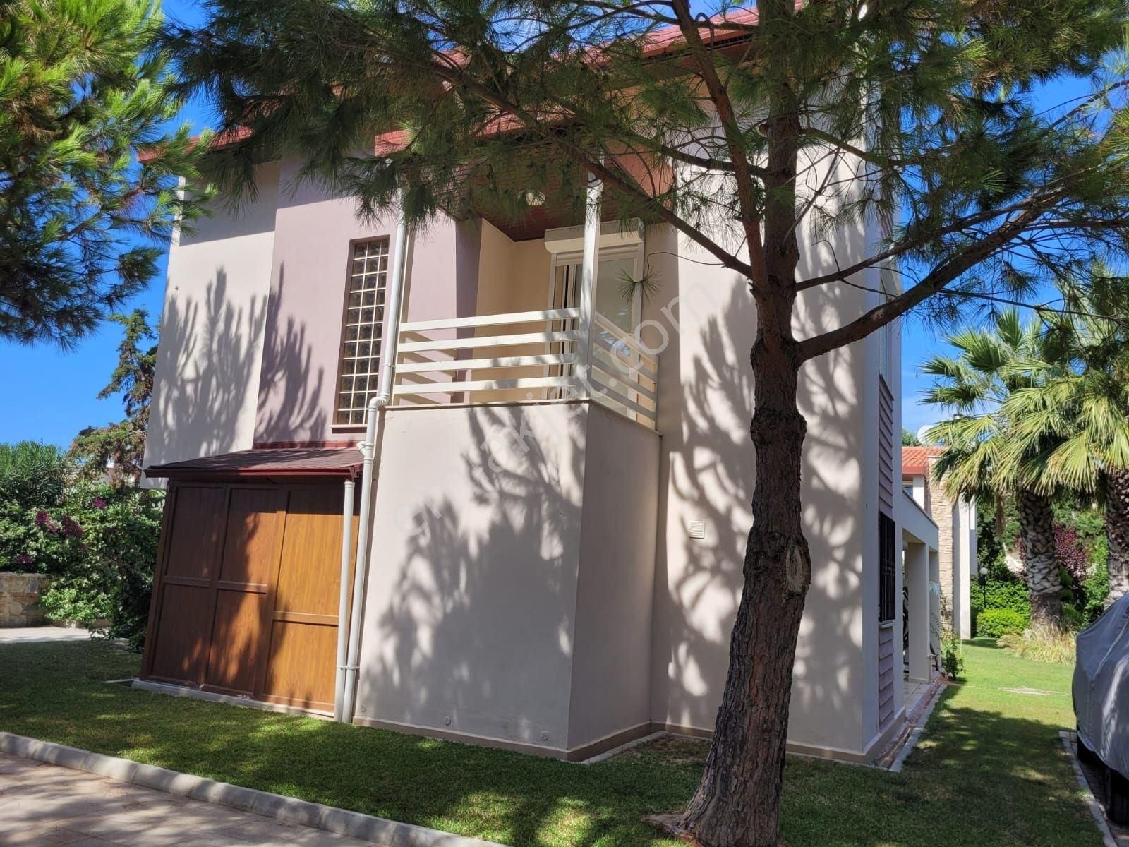 Kuşadası Sevgi Plajı’na 1 Km, Havuzlu Ve Güvenlikli Sitede Villa - Görsel 10