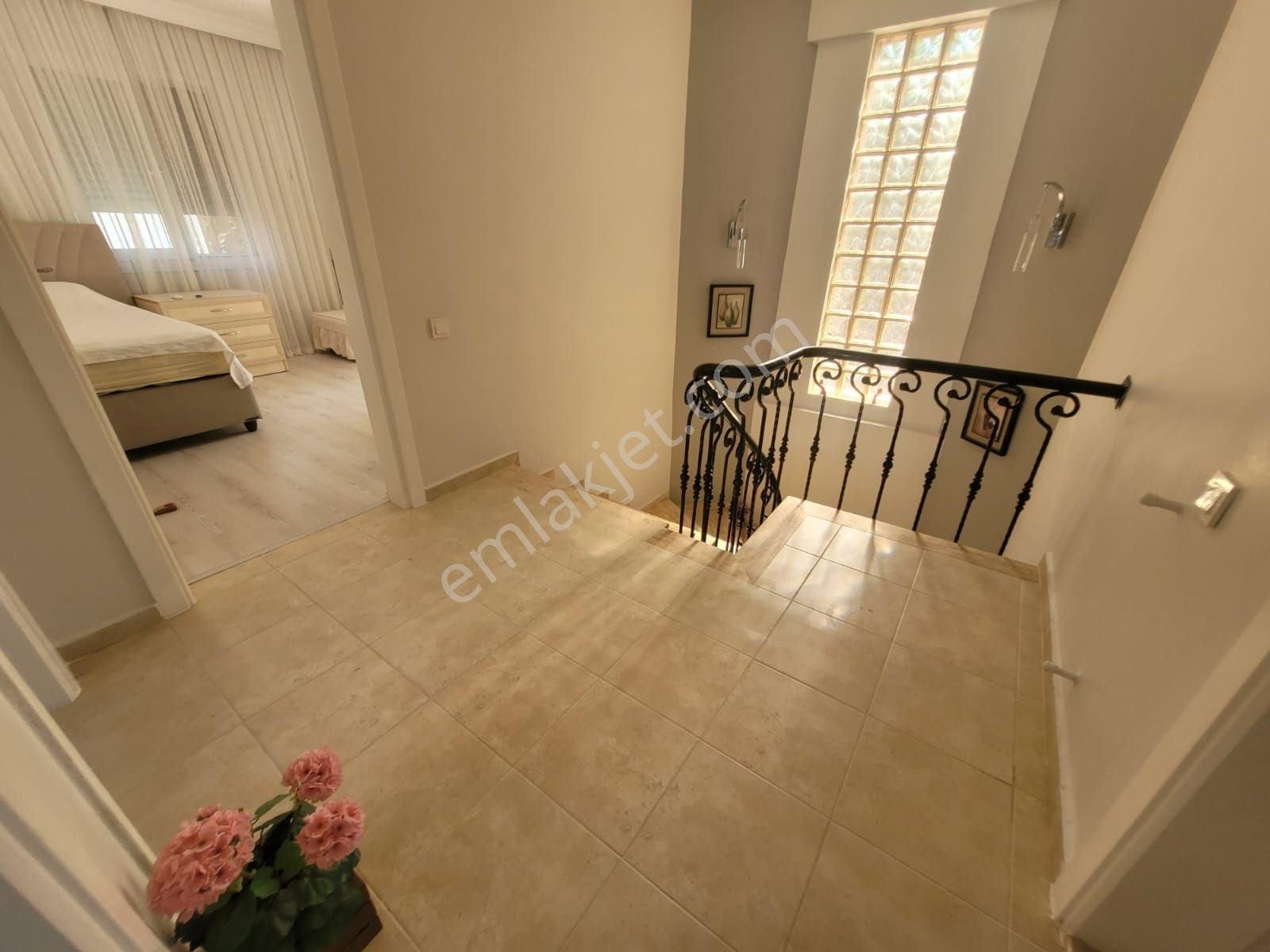 Kuşadası Sevgi Plajı’na 1 Km, Havuzlu Ve Güvenlikli Sitede Villa - Görsel 34