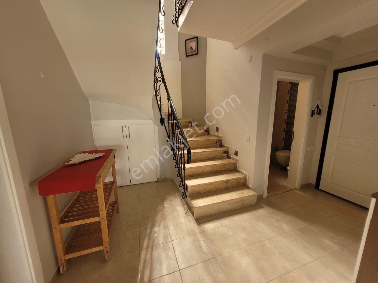 Kuşadası Sevgi Plajı’na 1 Km, Havuzlu Ve Güvenlikli Sitede Villa - Görsel 23