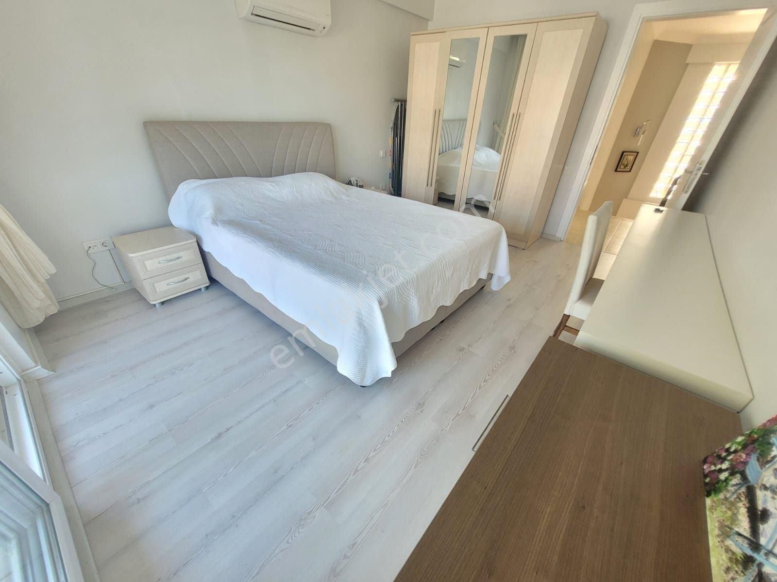 Kuşadası Sevgi Plajı’na 1 Km, Havuzlu Ve Güvenlikli Sitede Villa - Görsel 24