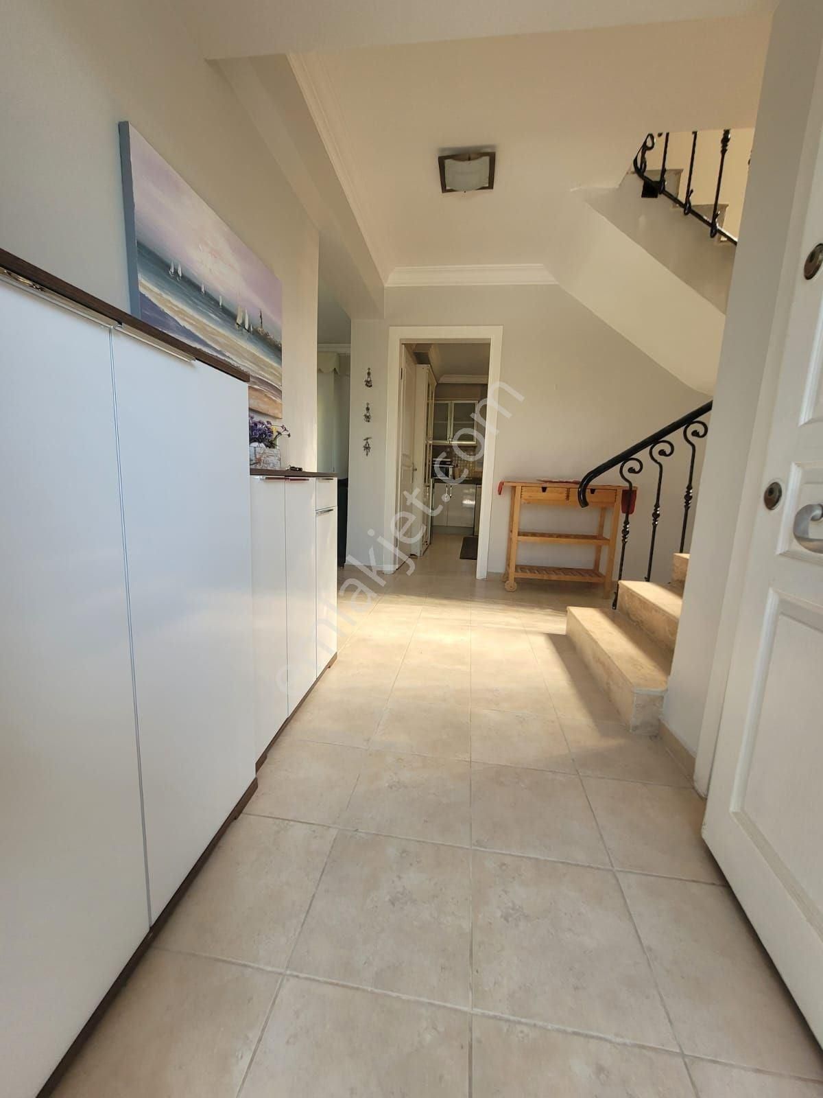 Kuşadası Sevgi Plajı’na 1 Km, Havuzlu Ve Güvenlikli Sitede Villa - Görsel 21