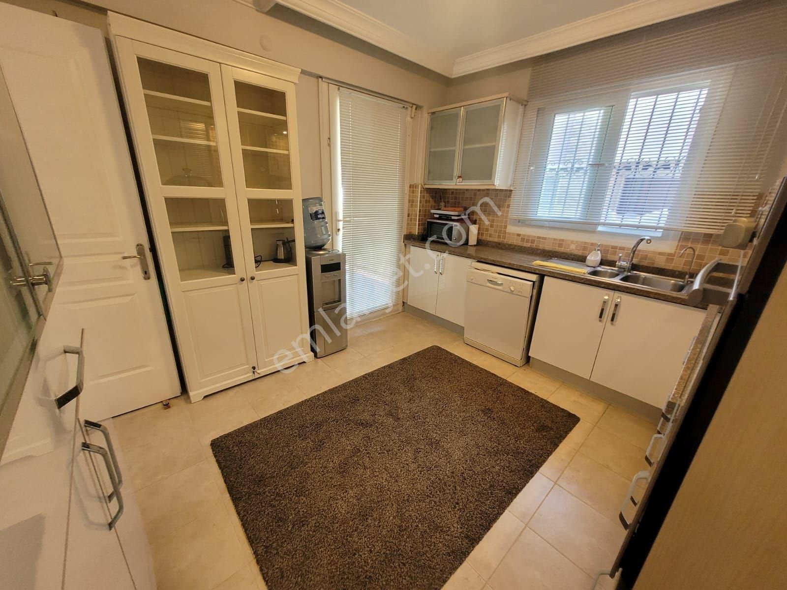 Kuşadası Sevgi Plajı’na 1 Km, Havuzlu Ve Güvenlikli Sitede Villa - Görsel 16