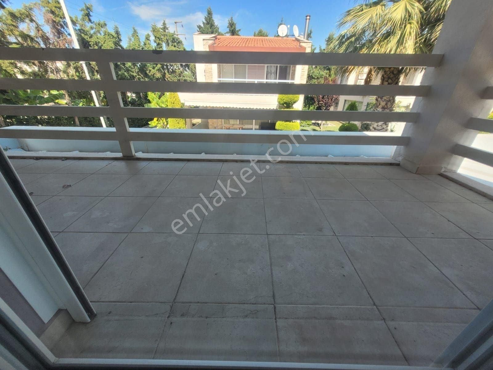 Kuşadası Sevgi Plajı’na 1 Km, Havuzlu Ve Güvenlikli Sitede Villa - Görsel 11