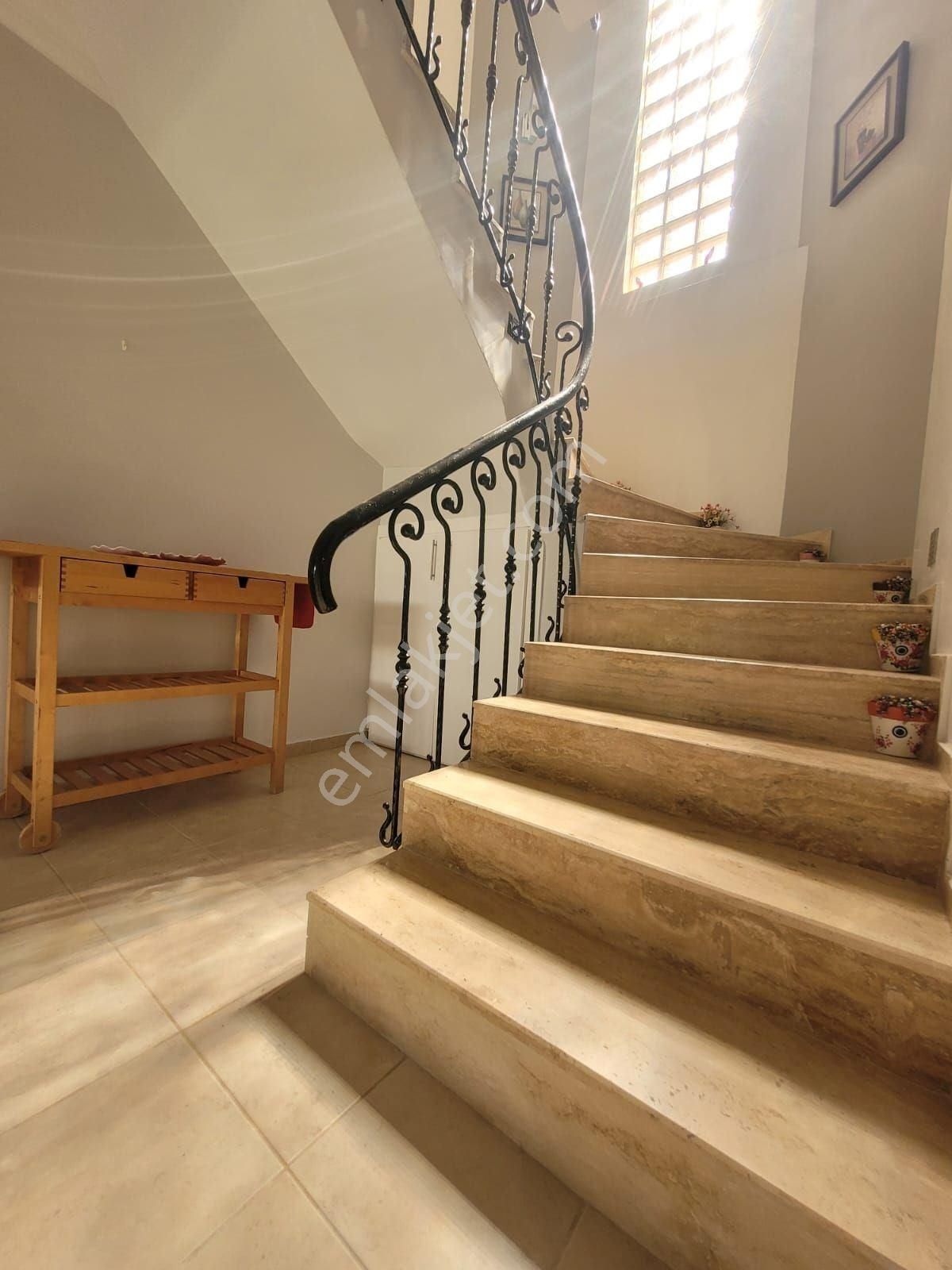 Kuşadası Sevgi Plajı’na 1 Km, Havuzlu Ve Güvenlikli Sitede Villa - Görsel 22