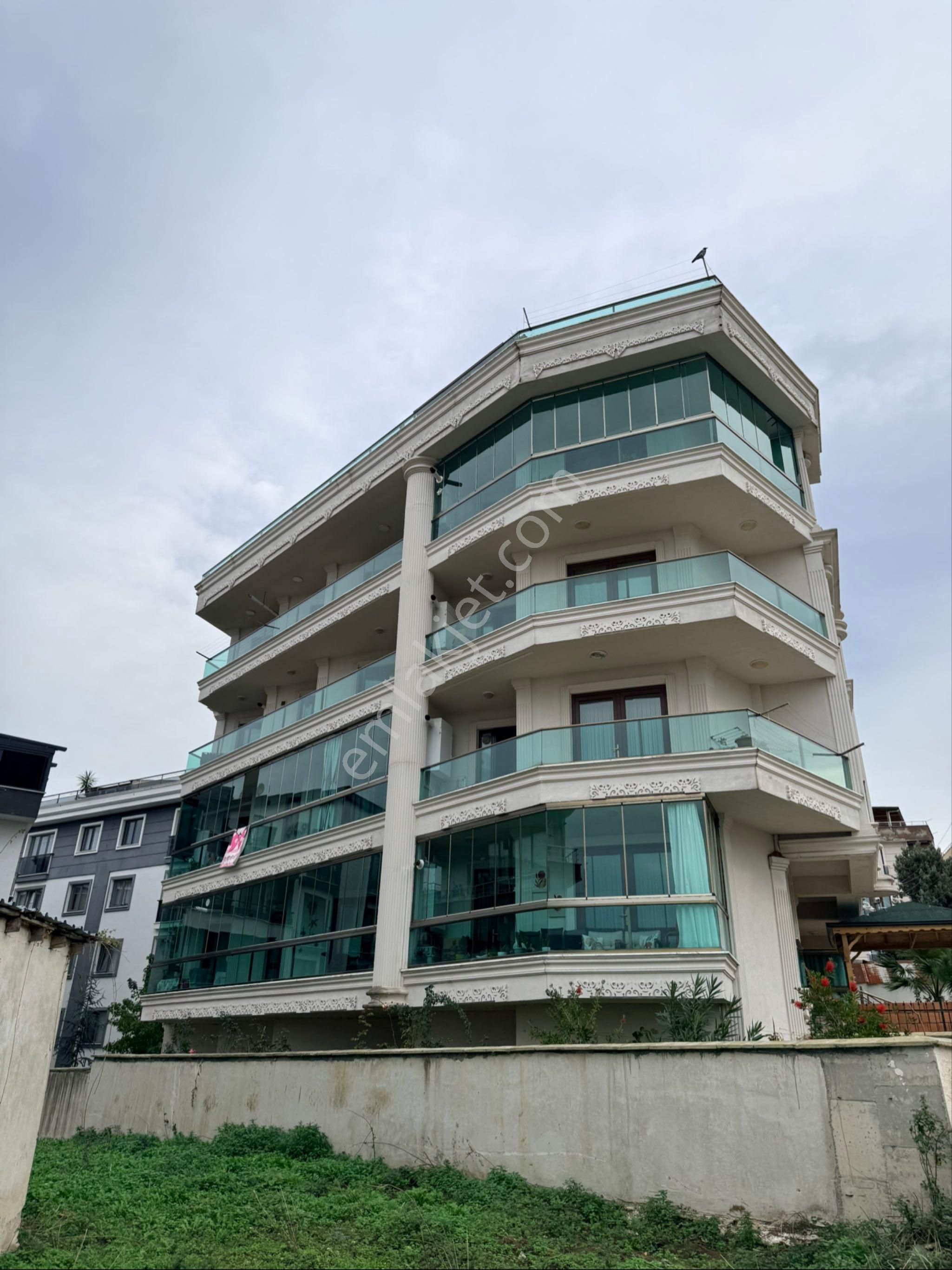 Çınarcıkta En Güzel 3+1 Dairesi 135 M² Ve 100 M²depo Alanı