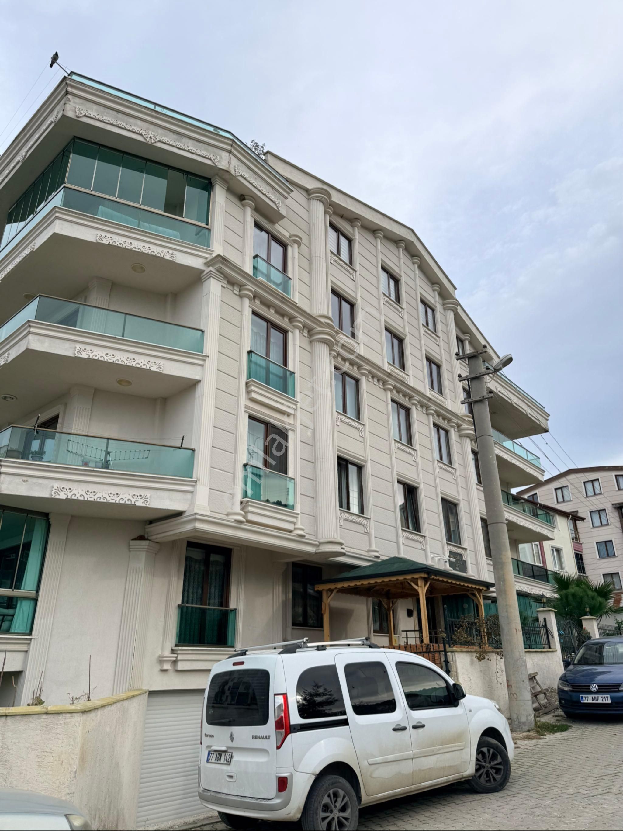 Çınarcıkta En Güzel 3+1 Dairesi 135 M² Ve 100 M²depo Alanı - Görsel 3