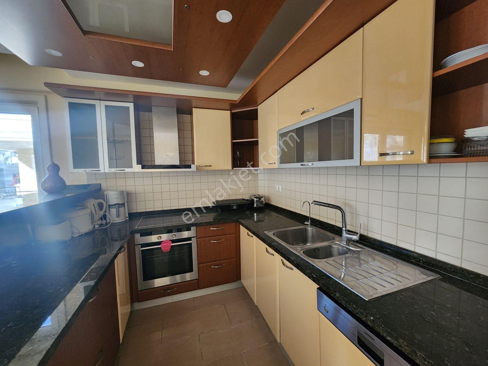 Havuzlu, Kapalı Otoparklı Sitede Satılık 200 M2 3+2 Dublex Daire - Görsel 27