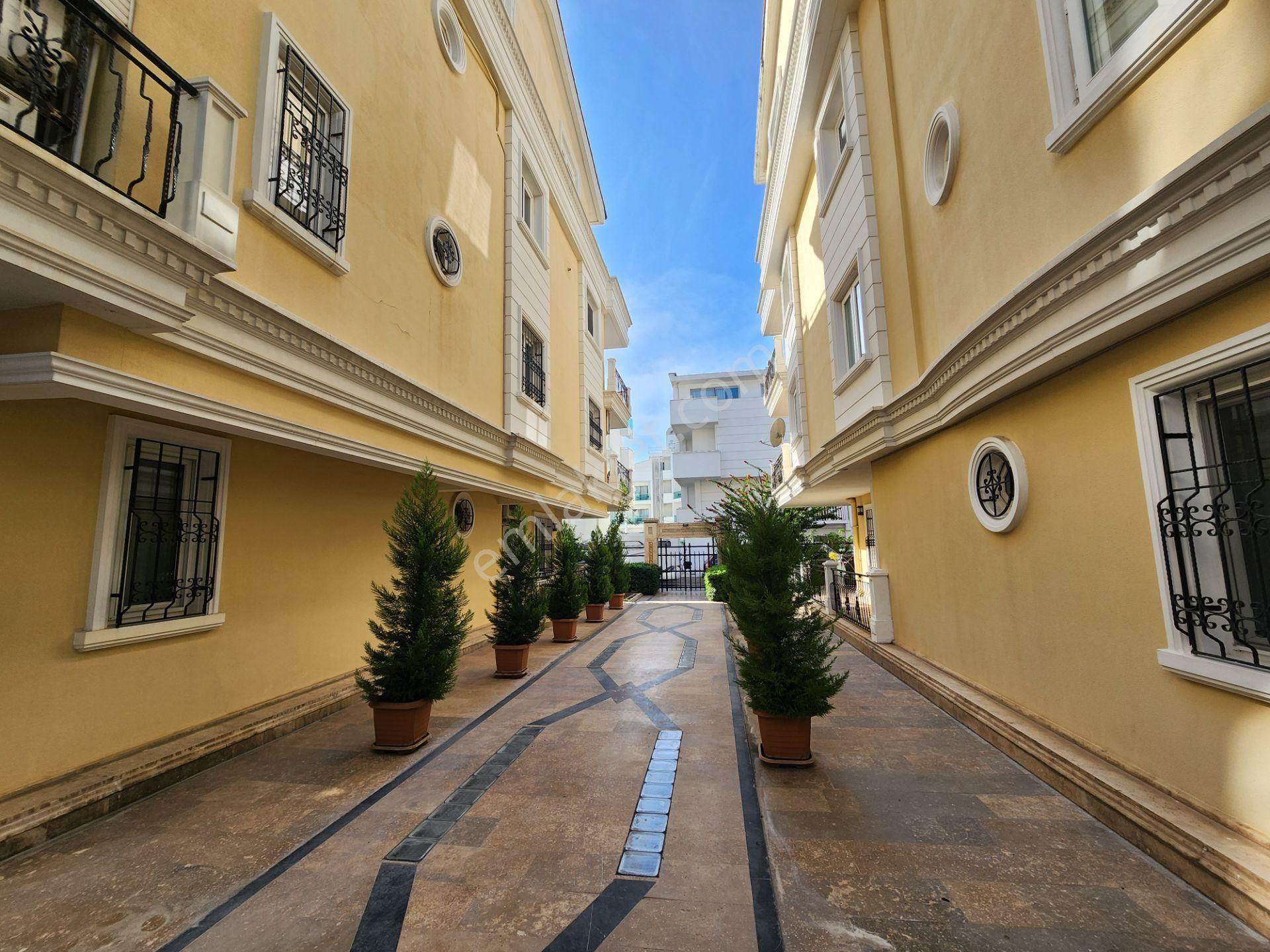 Havuzlu, Kapalı Otoparklı Sitede Satılık 200 M2 3+2 Dublex Daire - Görsel 5