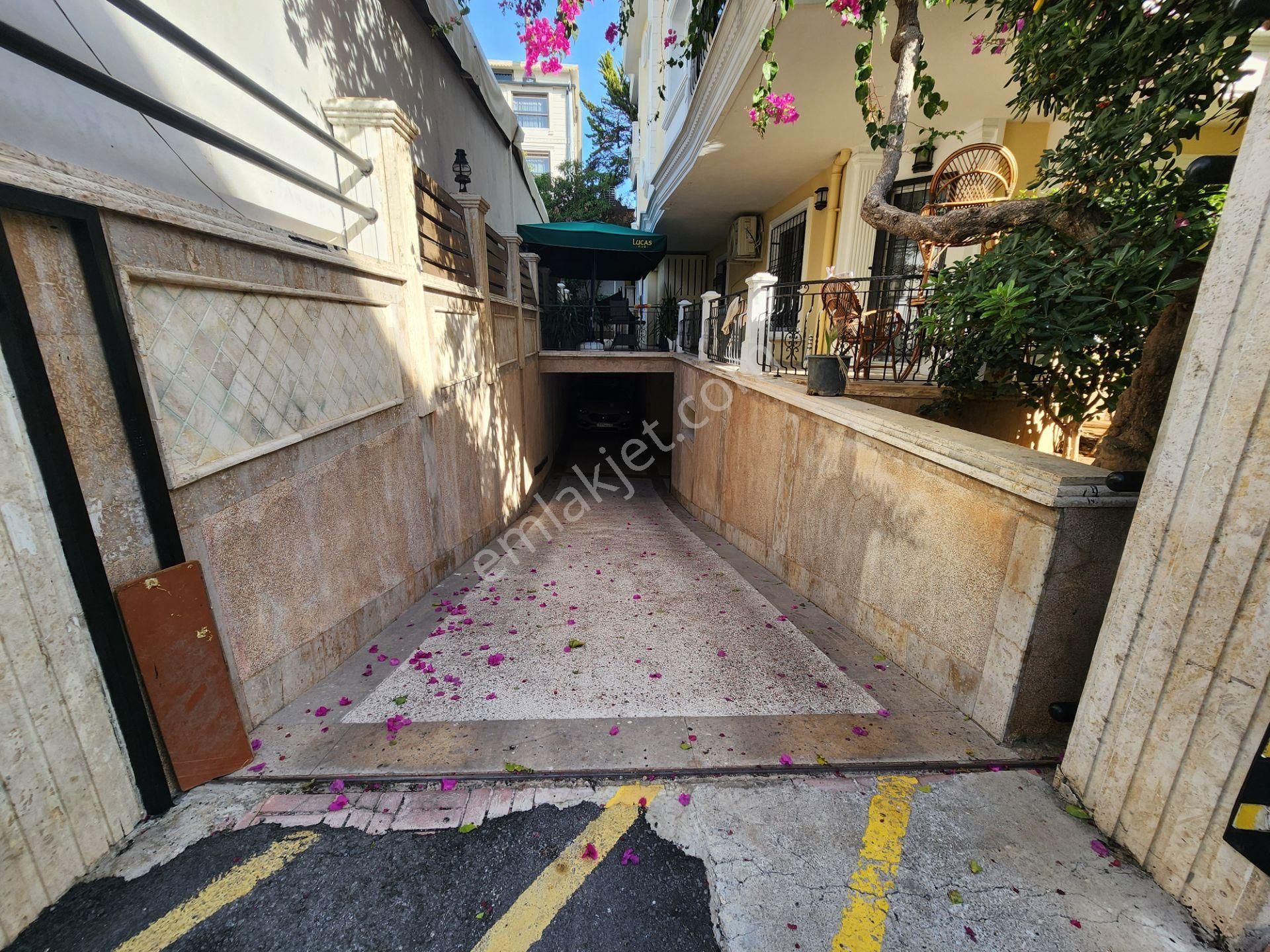 Havuzlu, Kapalı Otoparklı Sitede Satılık 200 M2 3+2 Dublex Daire - Görsel 34