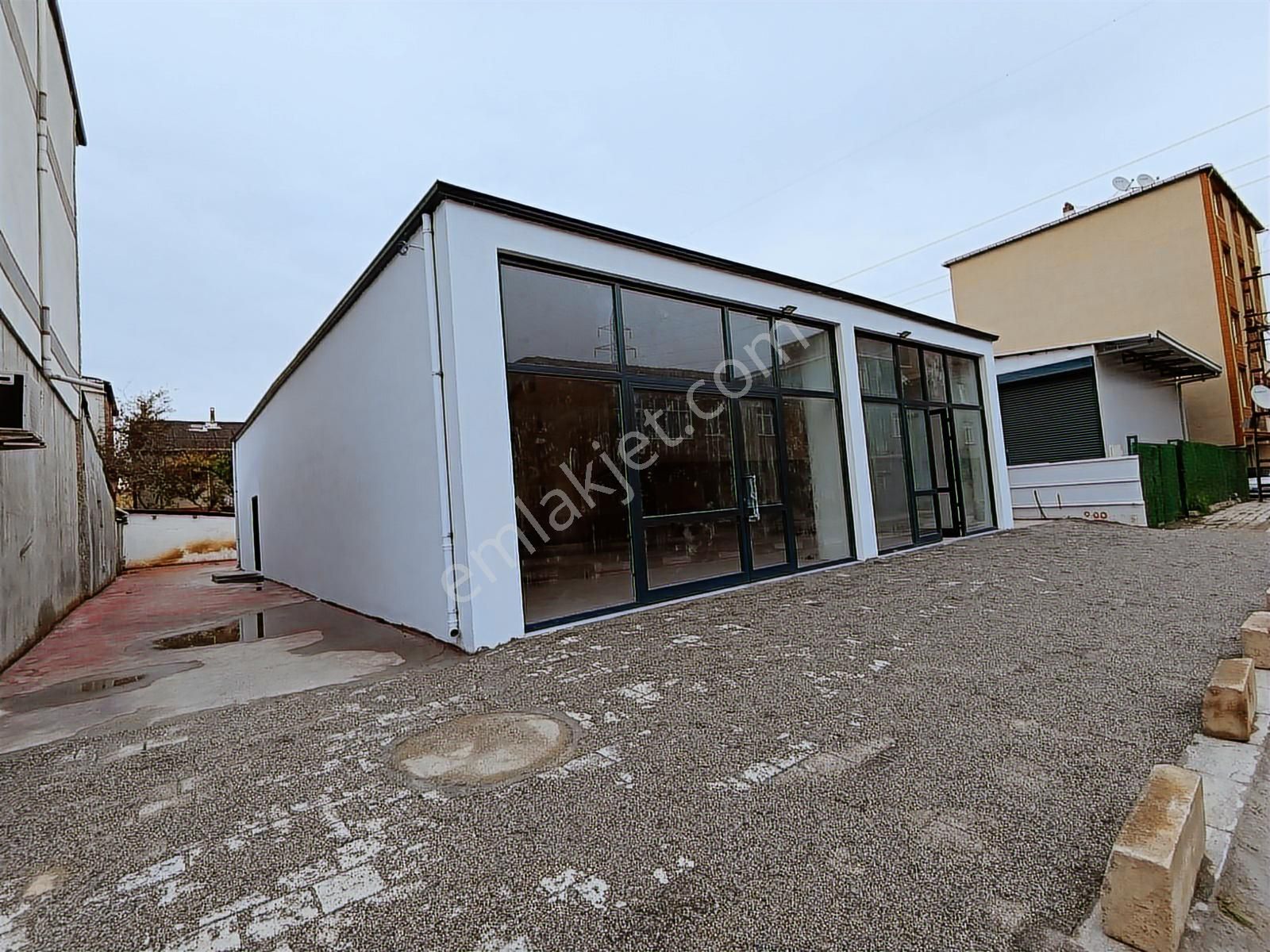 Sancaktepe'de Ruhsatlı İmarlı Kiralık 450 M² Müstakil İmalathane - Görsel 9
