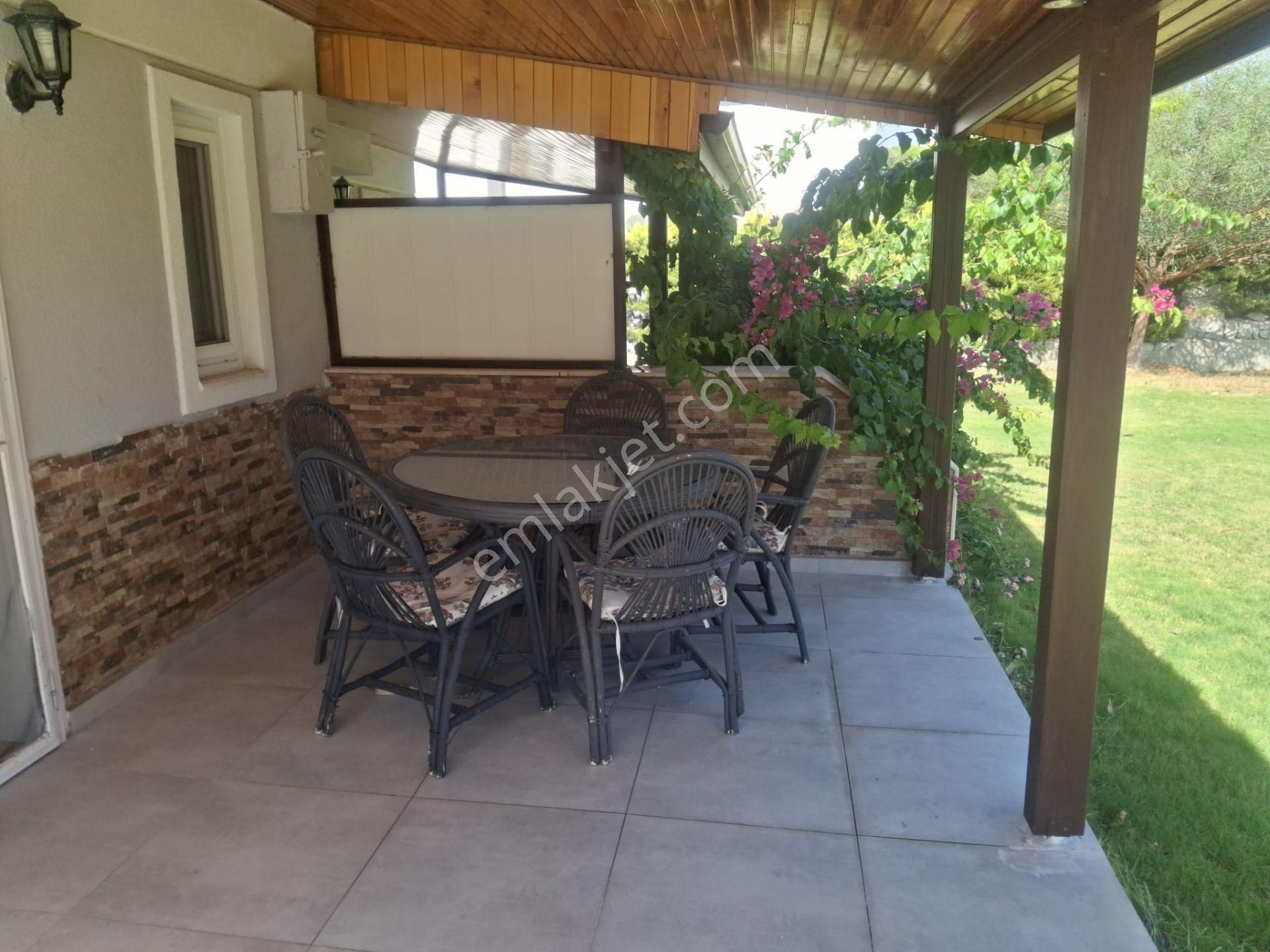 Boyalık Denize Çok Yakın Sitede Bakımlı Tadilatlı Yenilenmiş 3+1 - Görsel 6