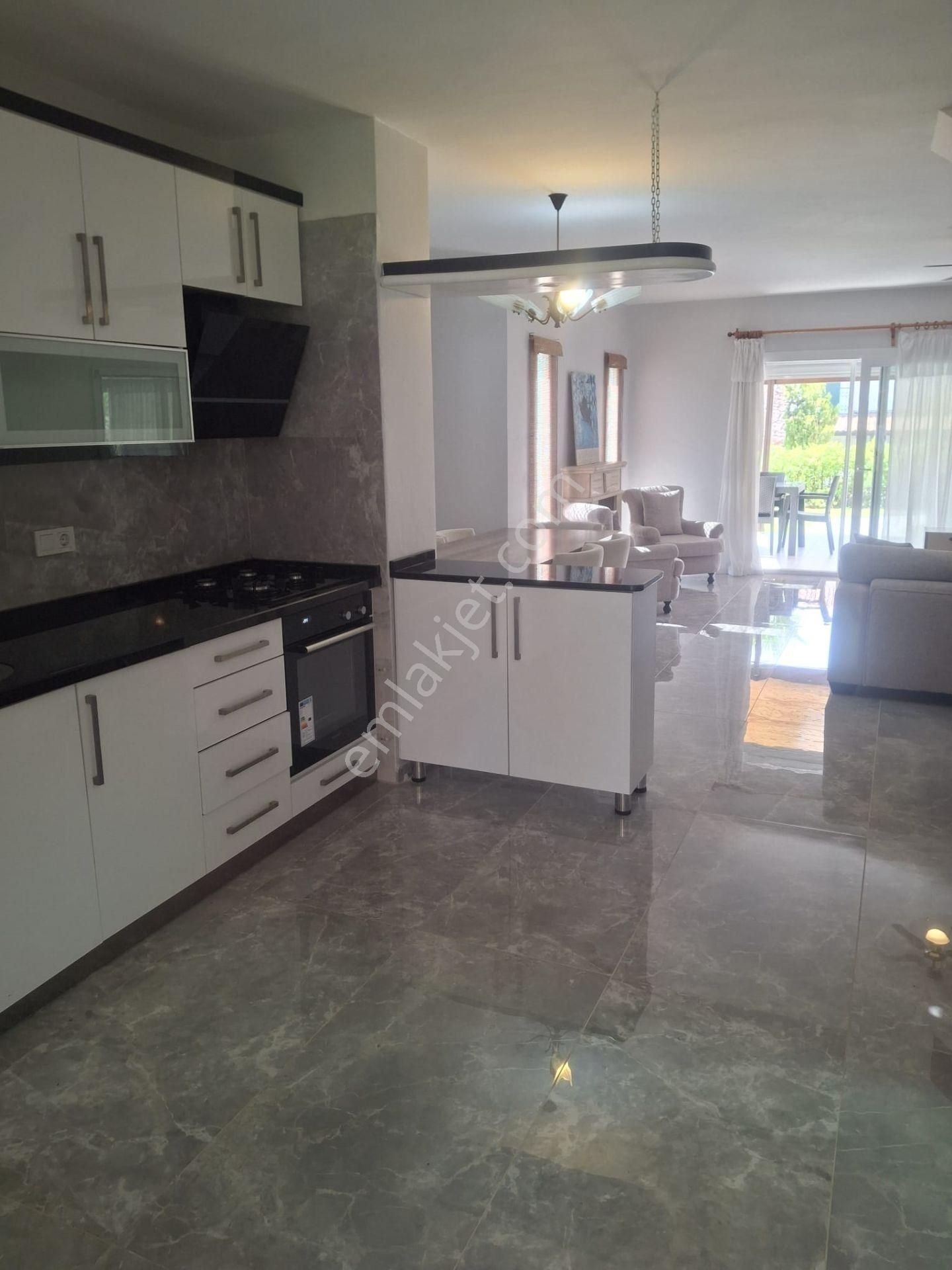 Boyalık Denize Çok Yakın Sitede Bakımlı Tadilatlı Yenilenmiş 3+1 - Görsel 18