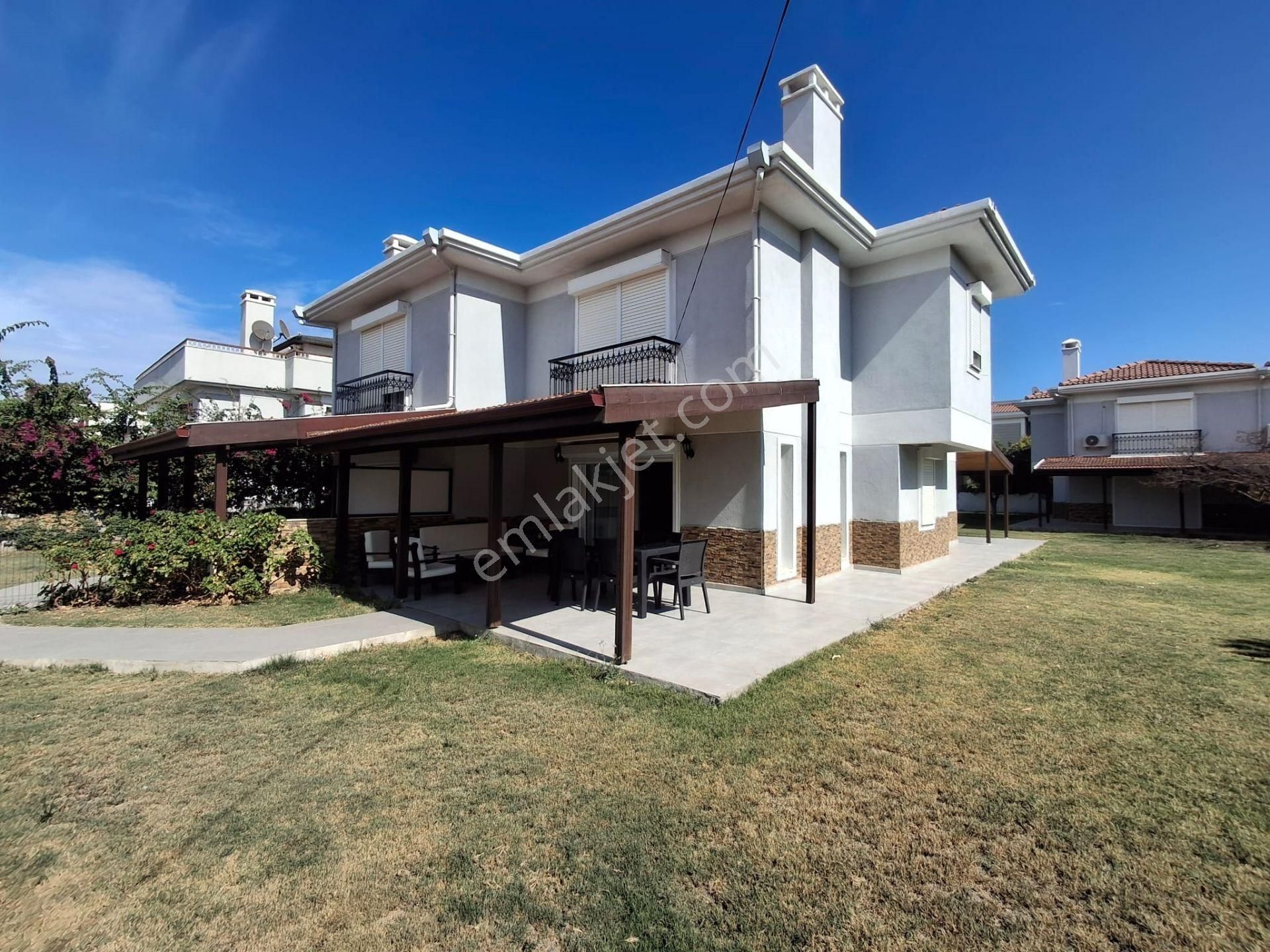 Boyalık Denize Çok Yakın Sitede Bakımlı Tadilatlı Yenilenmiş 3+1 - Görsel 2