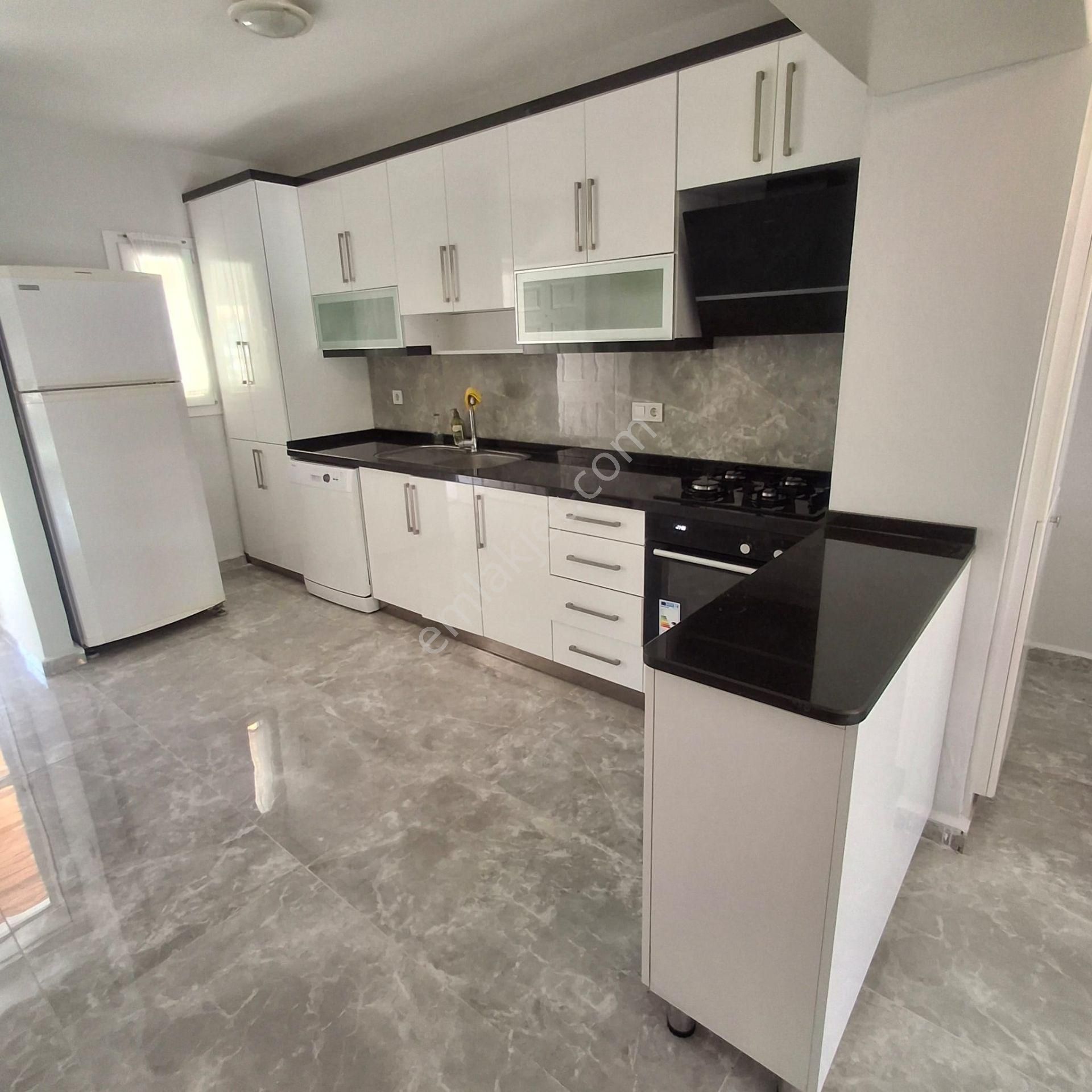 Boyalık Denize Çok Yakın Sitede Bakımlı Tadilatlı Yenilenmiş 3+1 - Görsel 17