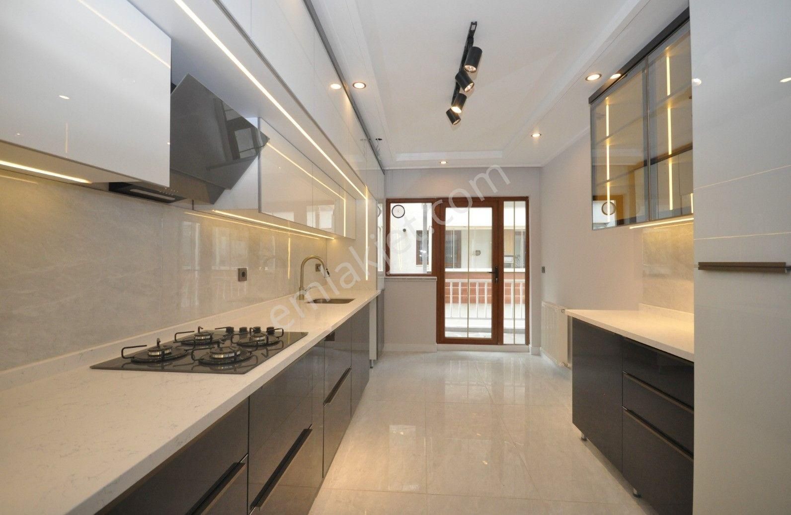 Atanora Vadi'den İlker Cad Üzeri Ön Cephe Lüks Yapılı 2 Banyolu 3+1 - Görsel 19