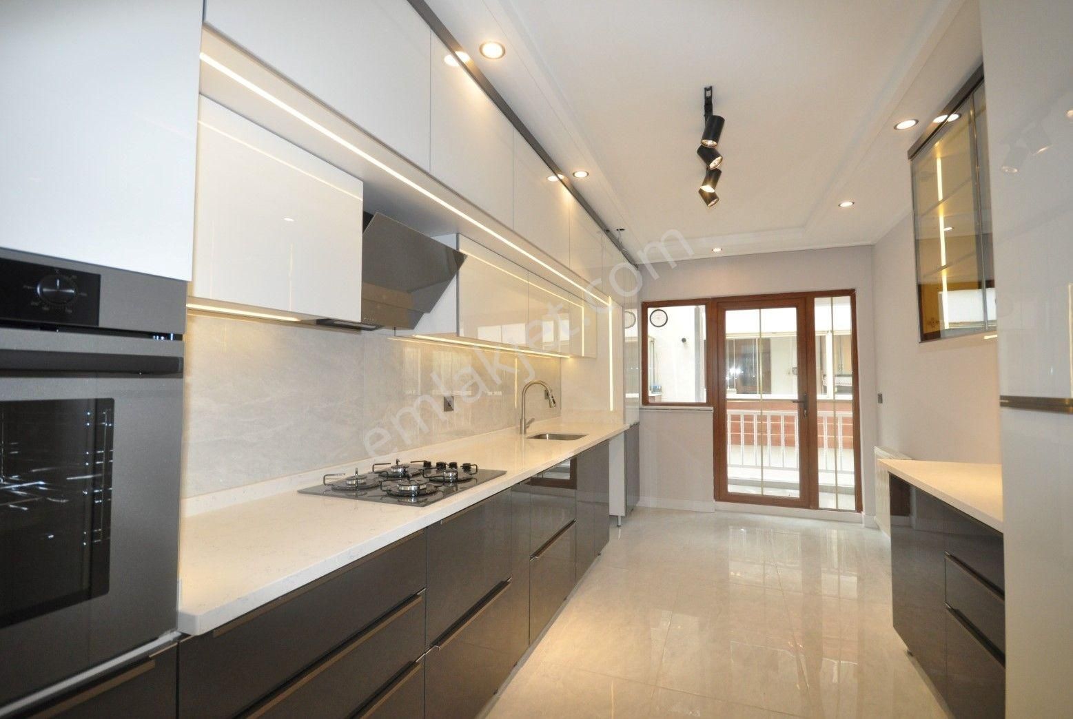 Atanora Vadi'den İlker Cad Üzeri Ön Cephe Lüks Yapılı 2 Banyolu 3+1 - Görsel 5