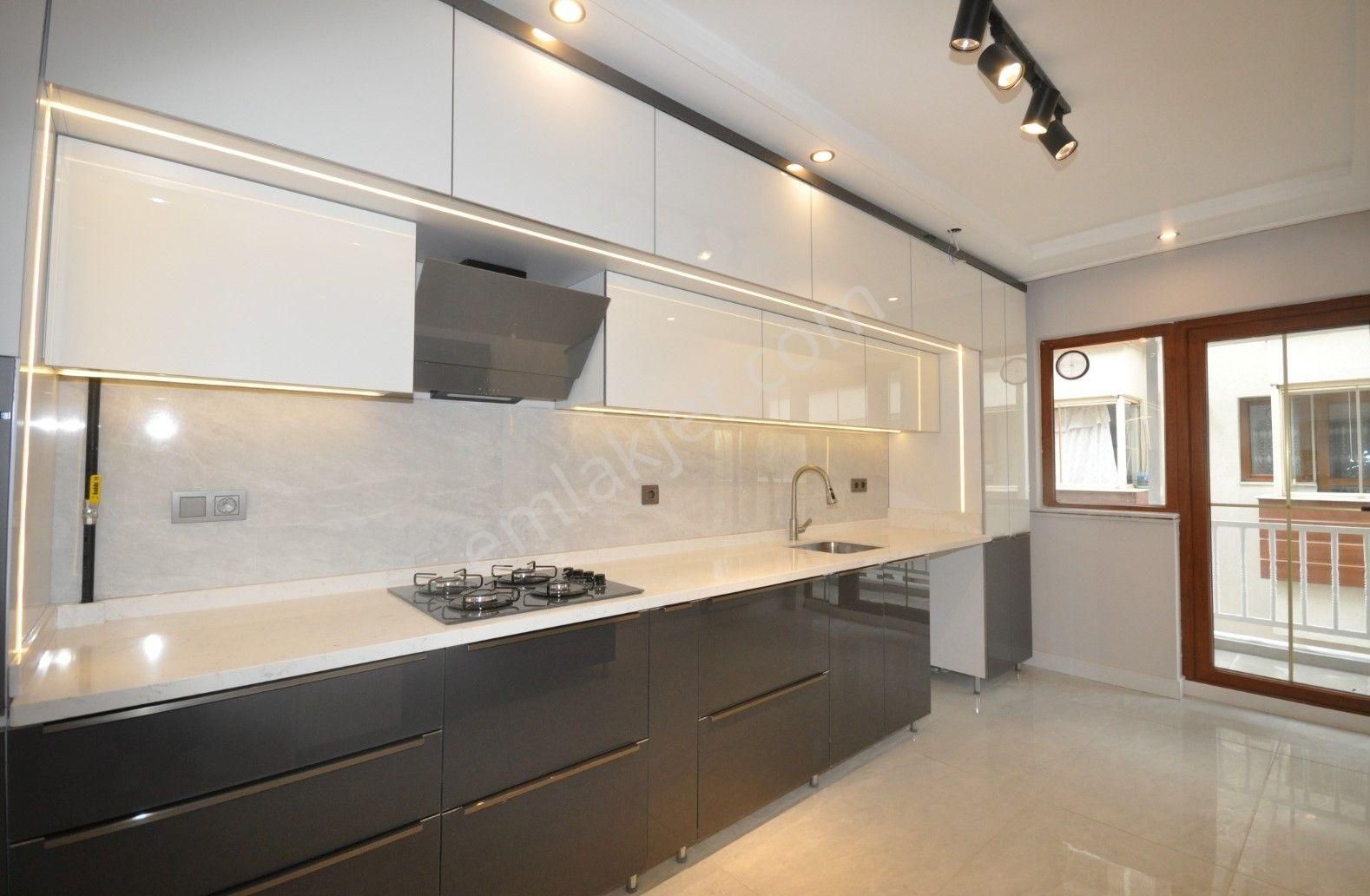 Atanora Vadi'den İlker Cad Üzeri Ön Cephe Lüks Yapılı 2 Banyolu 3+1 - Görsel 4