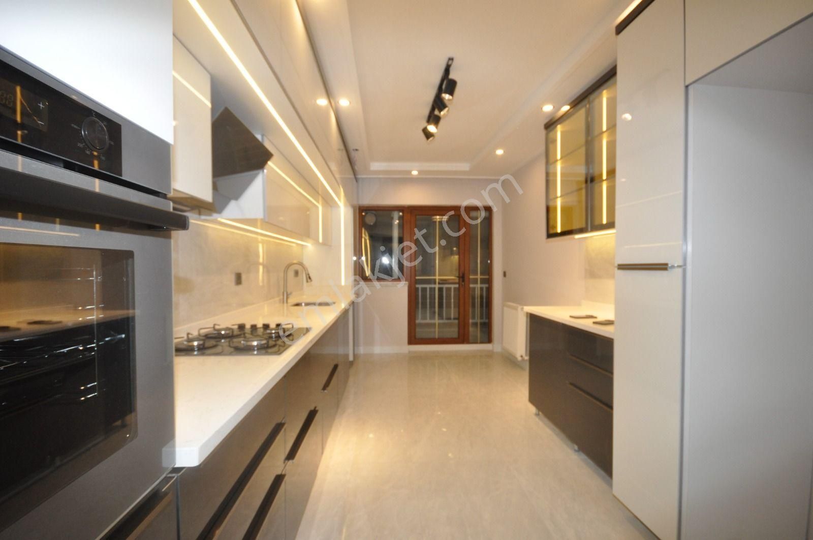 Atanora Vadi'den İlker Cad Üzeri Ön Cephe Lüks Yapılı 2 Banyolu 3+1