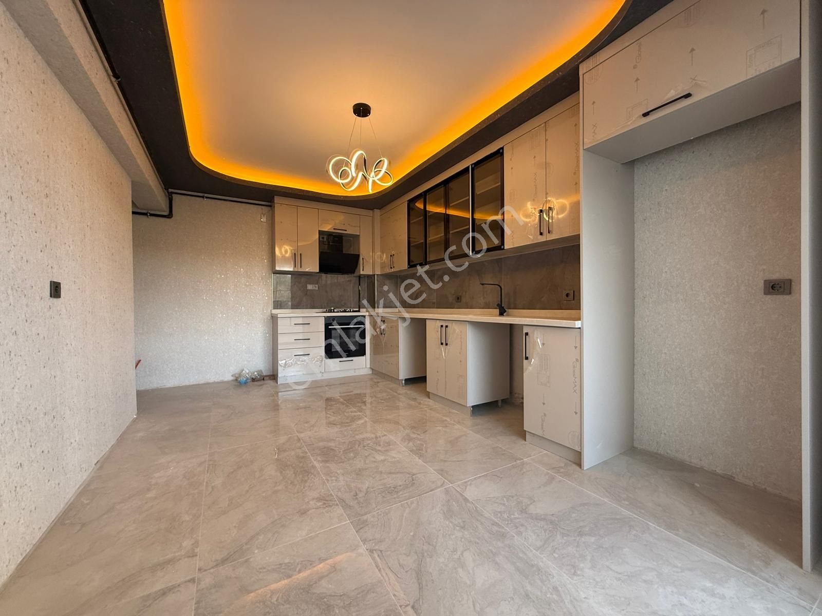 Hisar Mahallesi'nde E. Banyolu Full+full Yapılı Sıfır 3+1 Daire! - Görsel 5