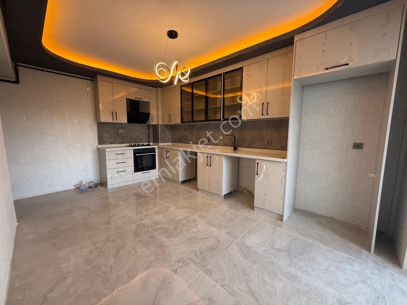 Hisar Mahallesi'nde E. Banyolu Full+full Yapılı Sıfır 3+1 Daire! - Görsel 4