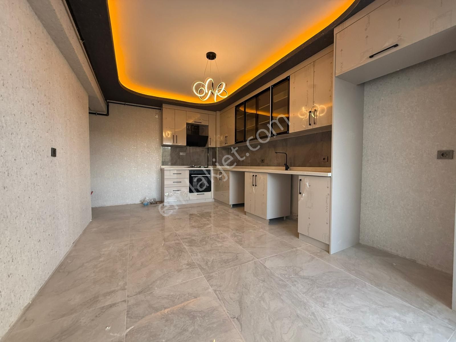 Hisar Mahallesi'nde E. Banyolu Full+full Yapılı Sıfır 3+1 Daire! - Görsel 2