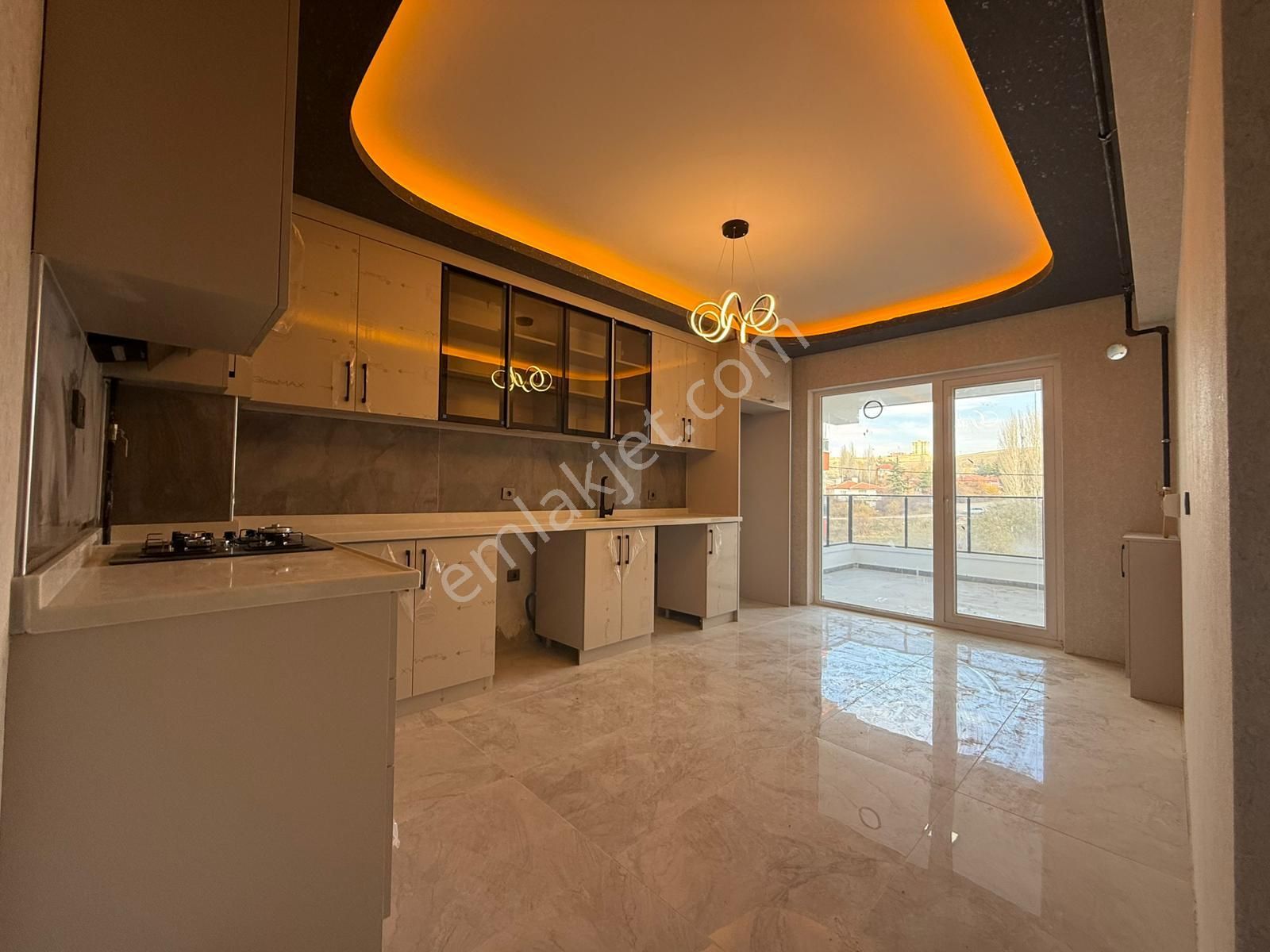 Hisar Mahallesi'nde E. Banyolu Full+full Yapılı Sıfır 3+1 Daire!