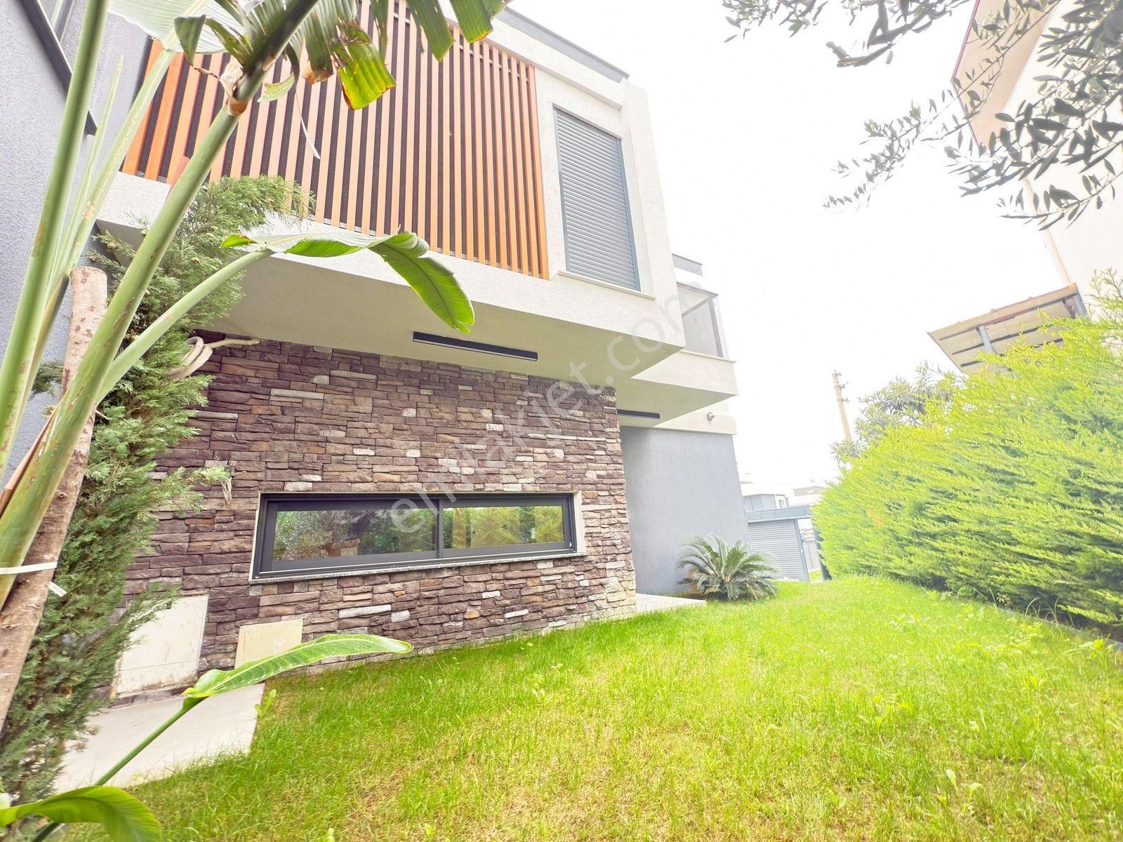 Kuşadası Satılık Soğucakta Özel Havuzlu 3+1 Villa