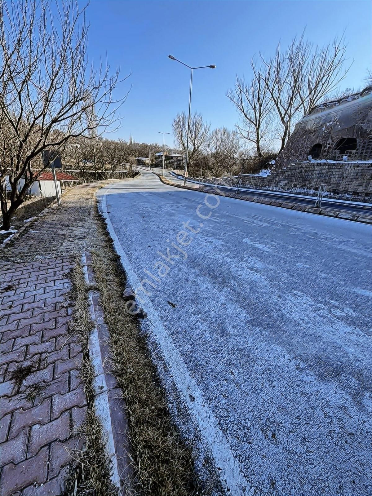 Ağırnas Koramaz Vadisi Girişinde Muhteşem Konumlu Bahçe