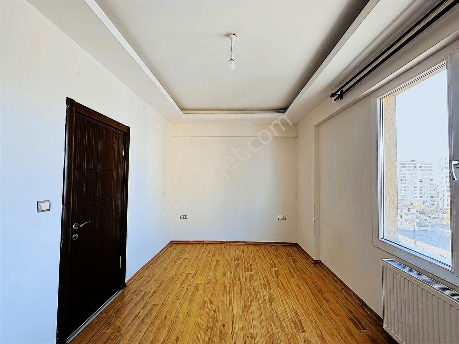 Uğurevler Mahallesinde Ara Kat 3 Cepheli Lüks Kiralık Daire!! - Görsel 16