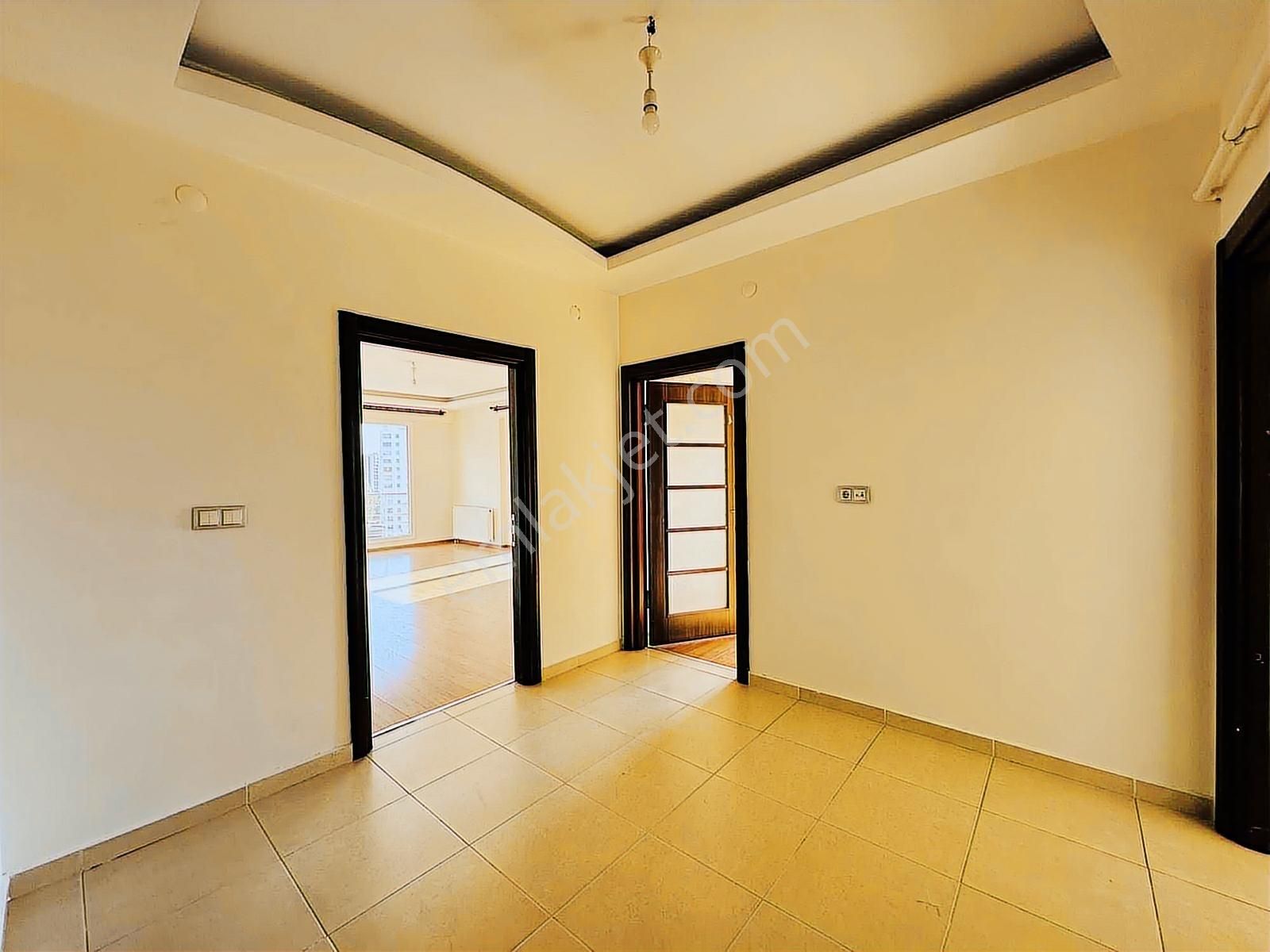 Uğurevler Mahallesinde Ara Kat 3 Cepheli Lüks Kiralık Daire!! - Görsel 3