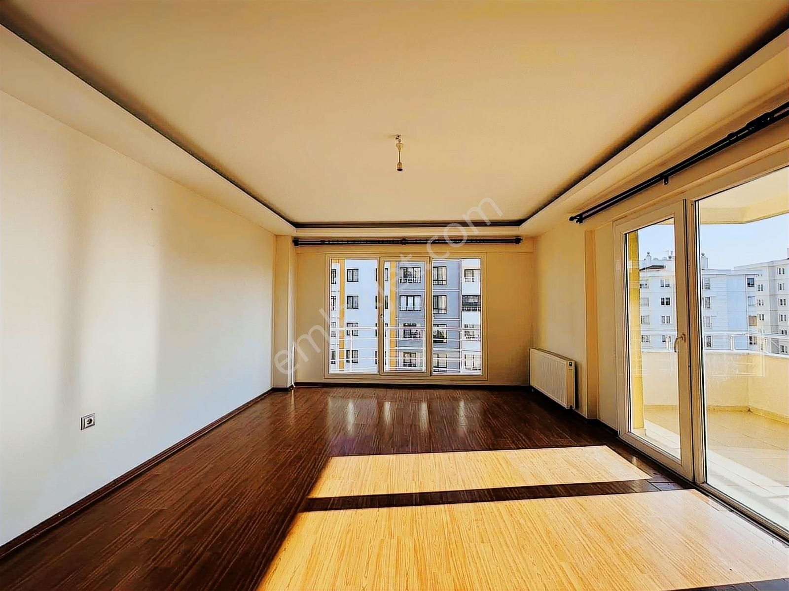 Uğurevler Mahallesinde Ara Kat 3 Cepheli Lüks Kiralık Daire!! - Görsel 9