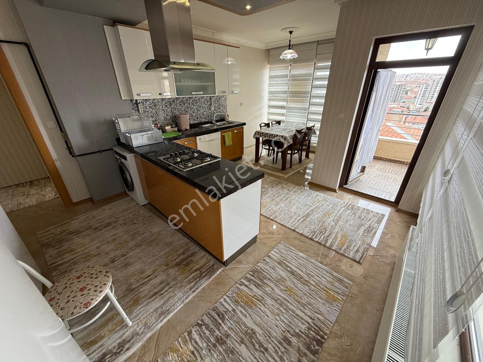 Vatan'dan Aktepe Stadı Arkası Genç Bina Lüks Yapılı Satılık 3+1 Katta Tek Daire - Görsel 4