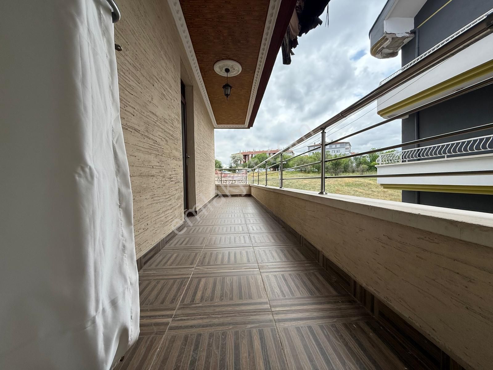 Vatan'dan Aktepe Stadı Arkası Genç Bina Lüks Yapılı Satılık 3+1 Katta Tek Daire - Görsel 8