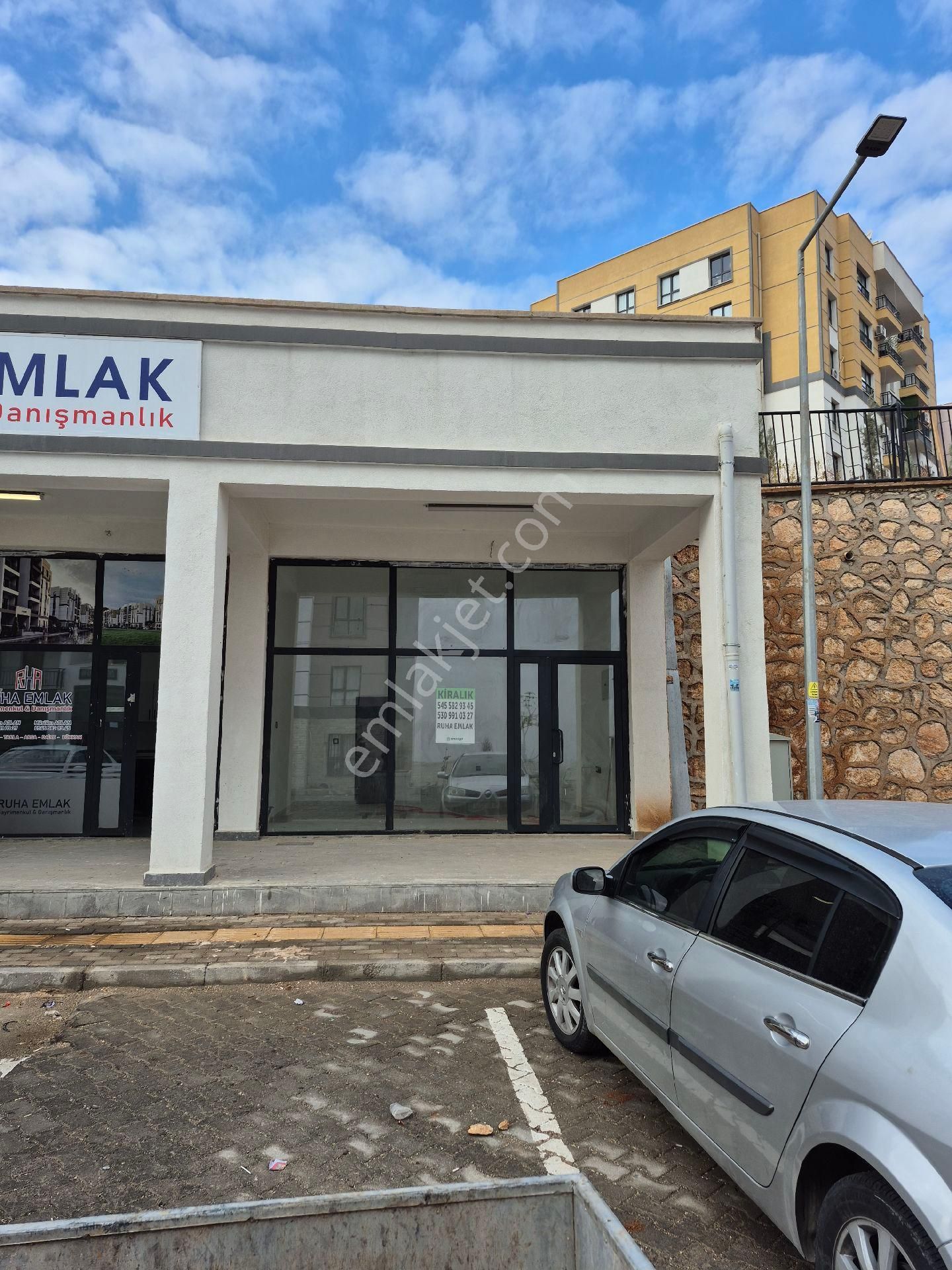 Ruha Emlak'tan Batıkent Tokide Kiralık İş Yeri