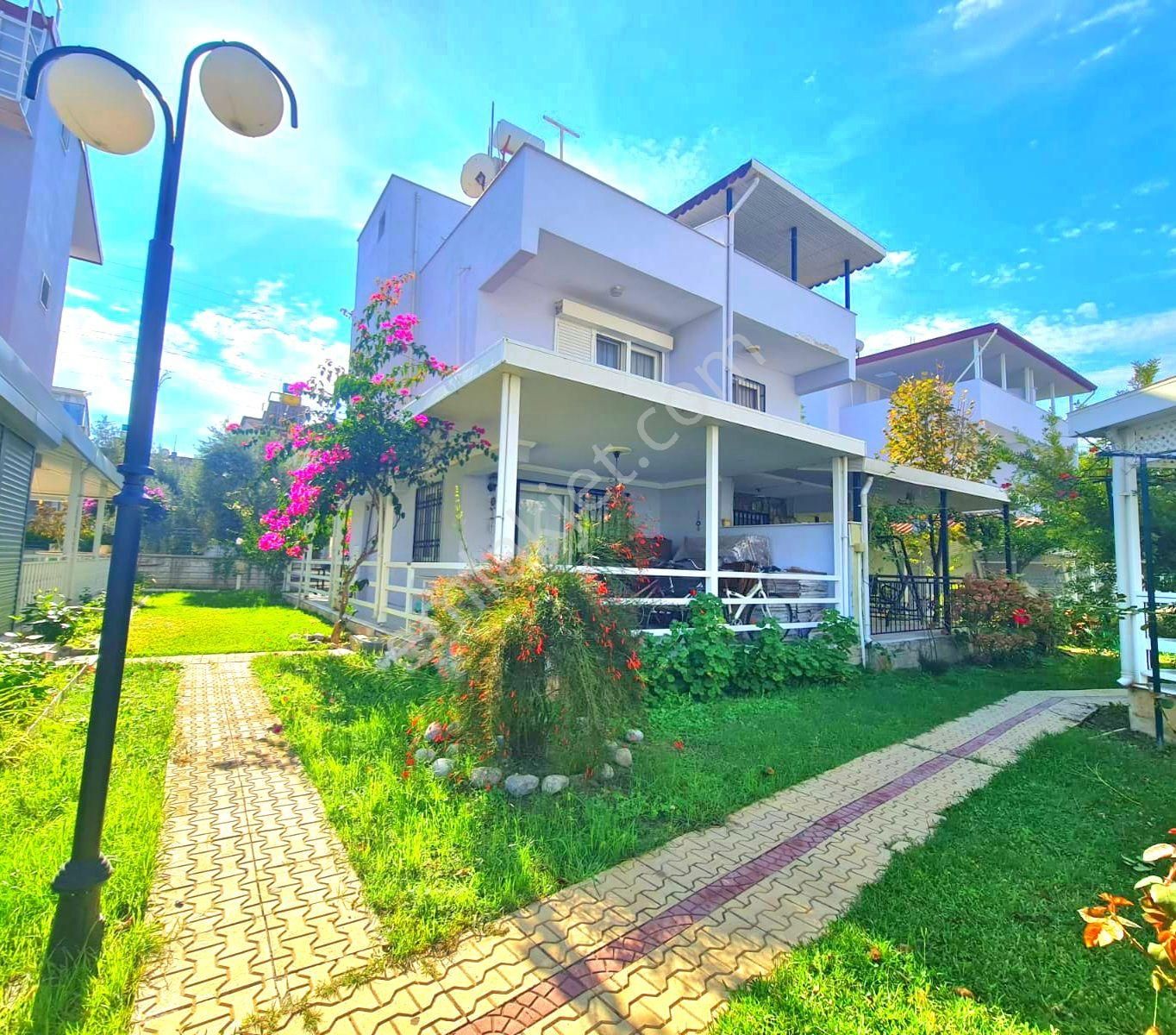 Kuşadasında Plaja Yakın Havuzlu Sitede 3+1 Bahçeli Yazlık - Görsel 9