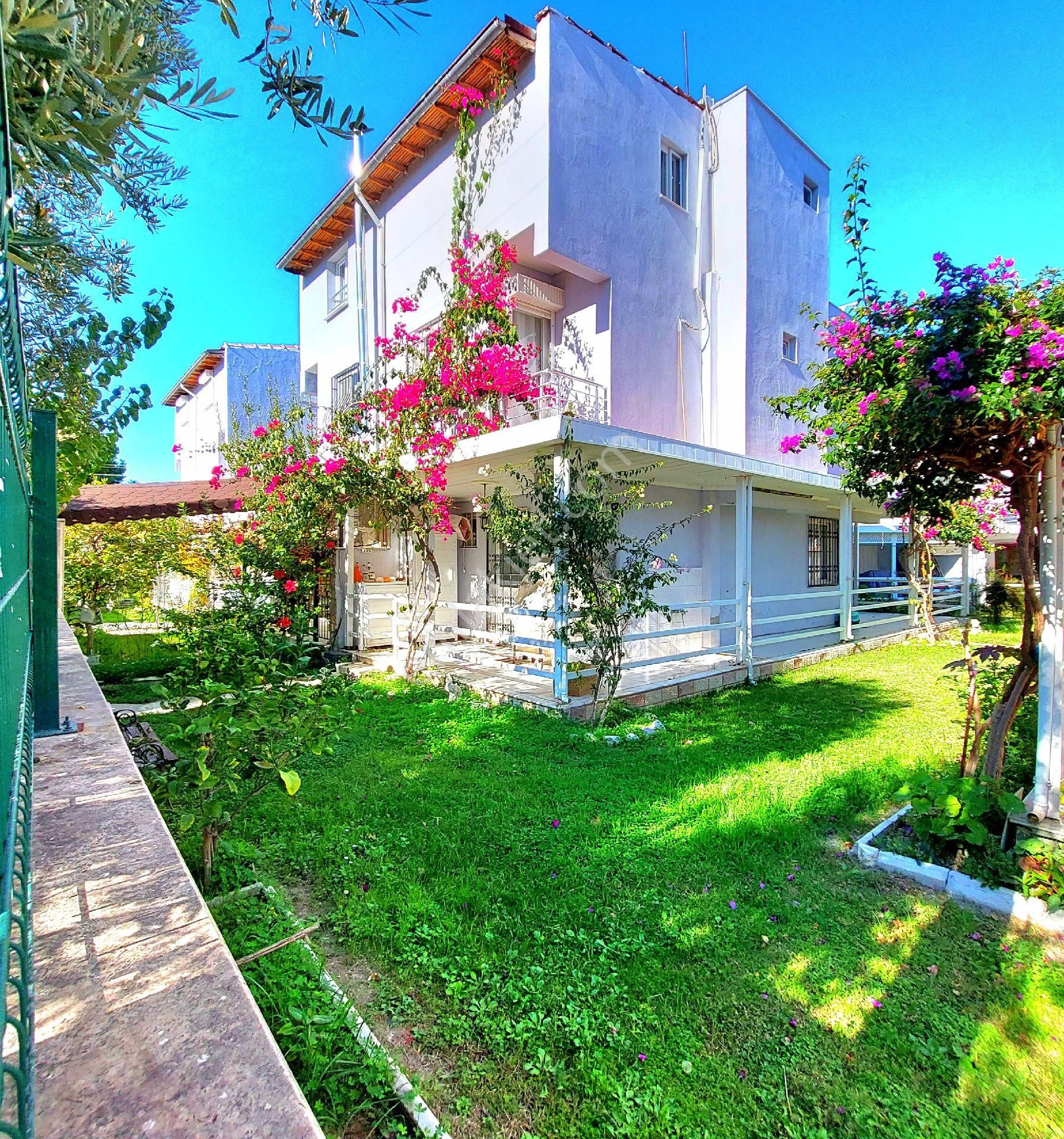 Kuşadasında Plaja Yakın Havuzlu Sitede 3+1 Bahçeli Yazlık - Görsel 7