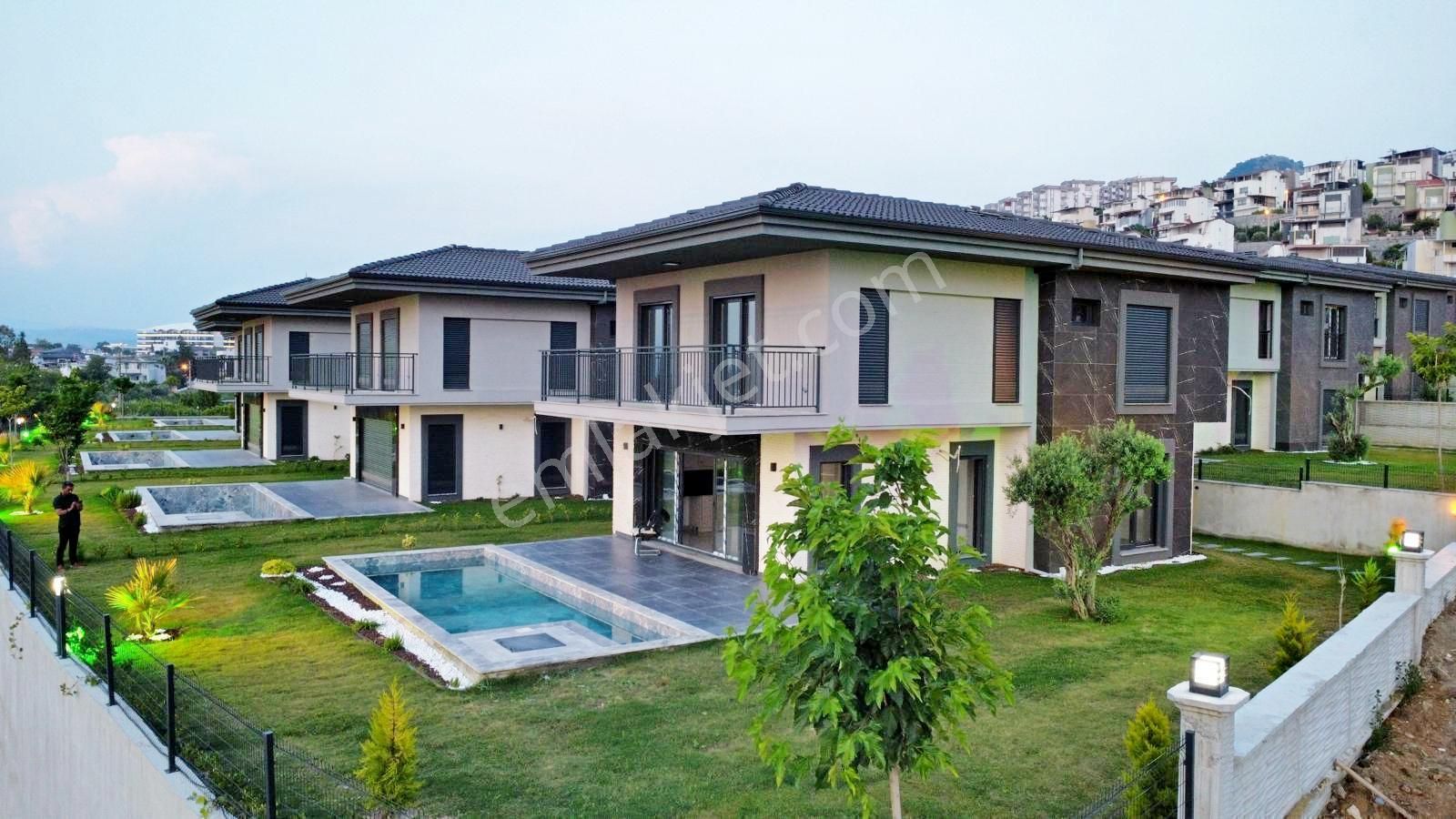 Kuşadası Satılık Özel Havuzlu 4+1 Müstakil Villa - Görsel 8