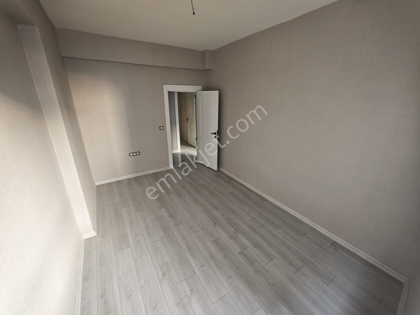 Sancaktepe'de 3+1 - Sıfır Bina - Ful Yapılı - Asansör - Ön Cephe - Görsel 11