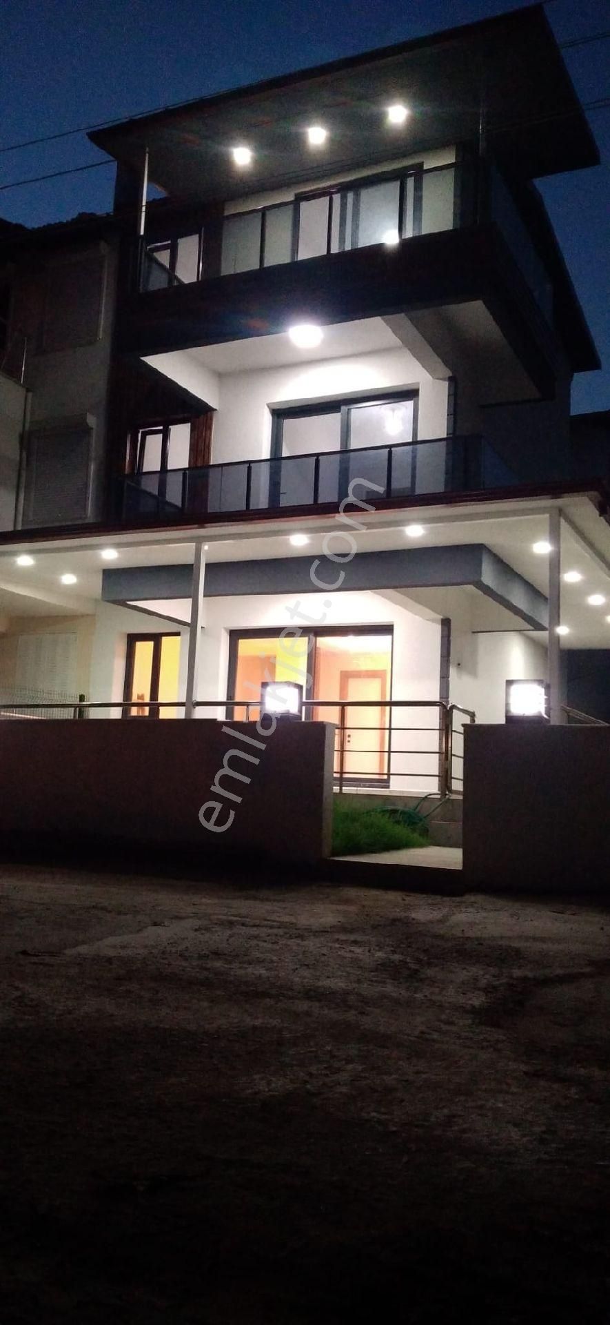 Kuşadasında Plaja Çok Yakın 4+1 Villa - Görsel 28