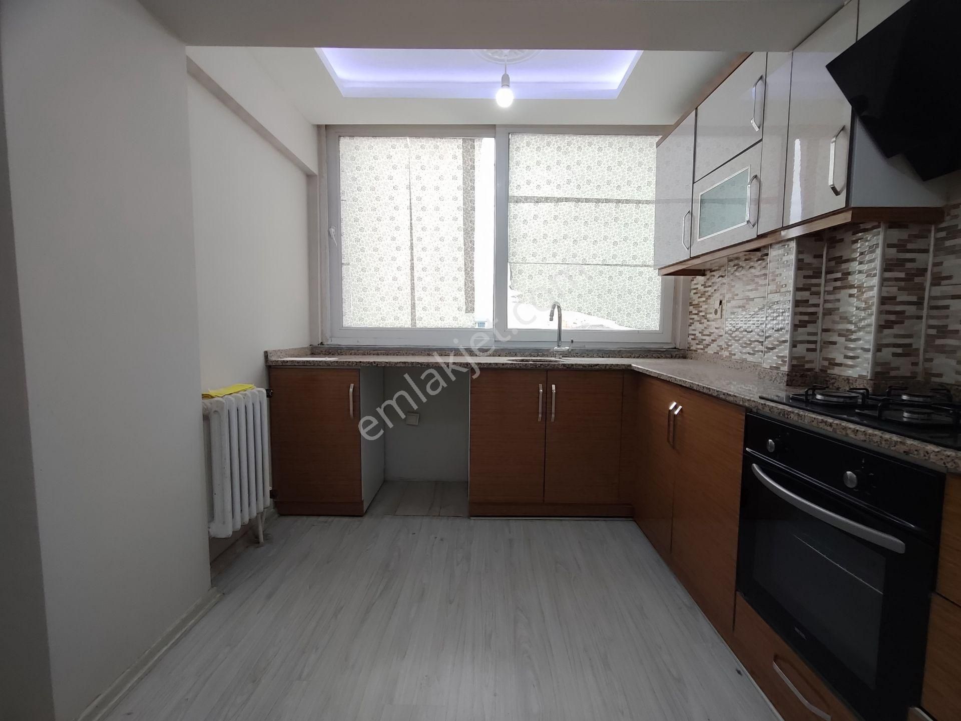 Kardeş'ten Edremit Meydanda Özel İç Tasarımlı Geniş 2+1 Daire - Görsel 12