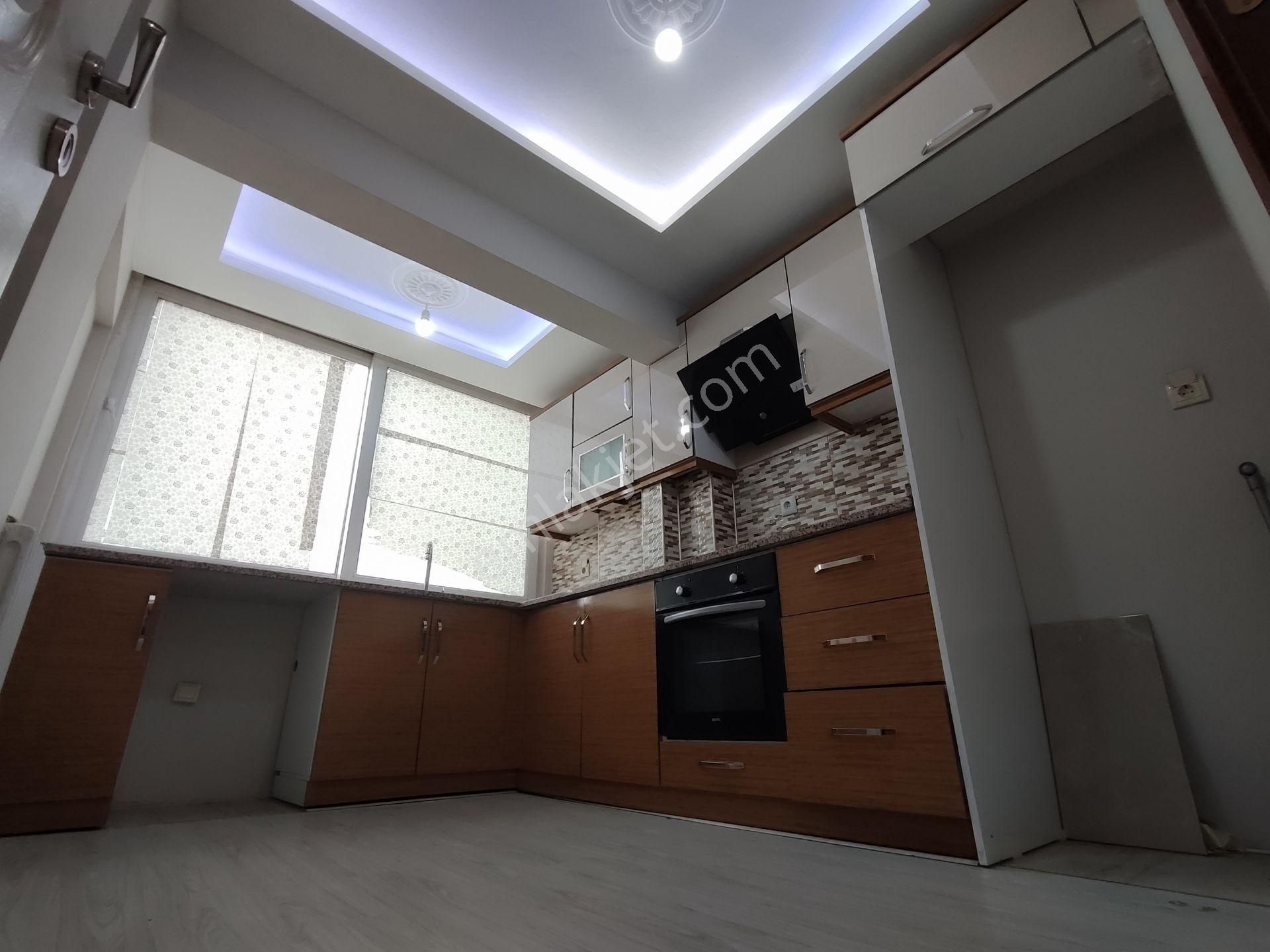 Kardeş'ten Edremit Meydanda Özel İç Tasarımlı Geniş 2+1 Daire - Görsel 15