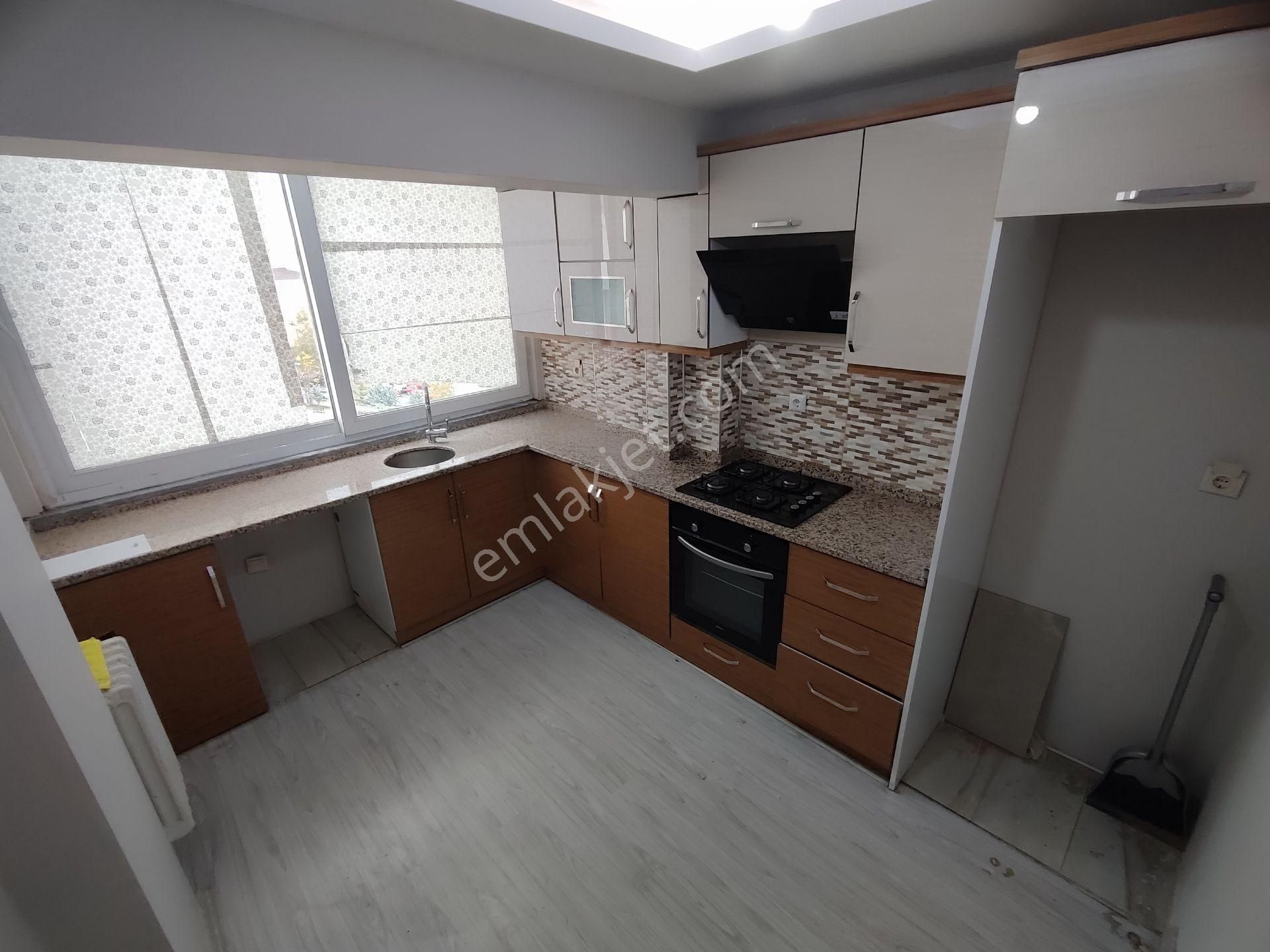 Kardeş'ten Edremit Meydanda Özel İç Tasarımlı Geniş 2+1 Daire - Görsel 14