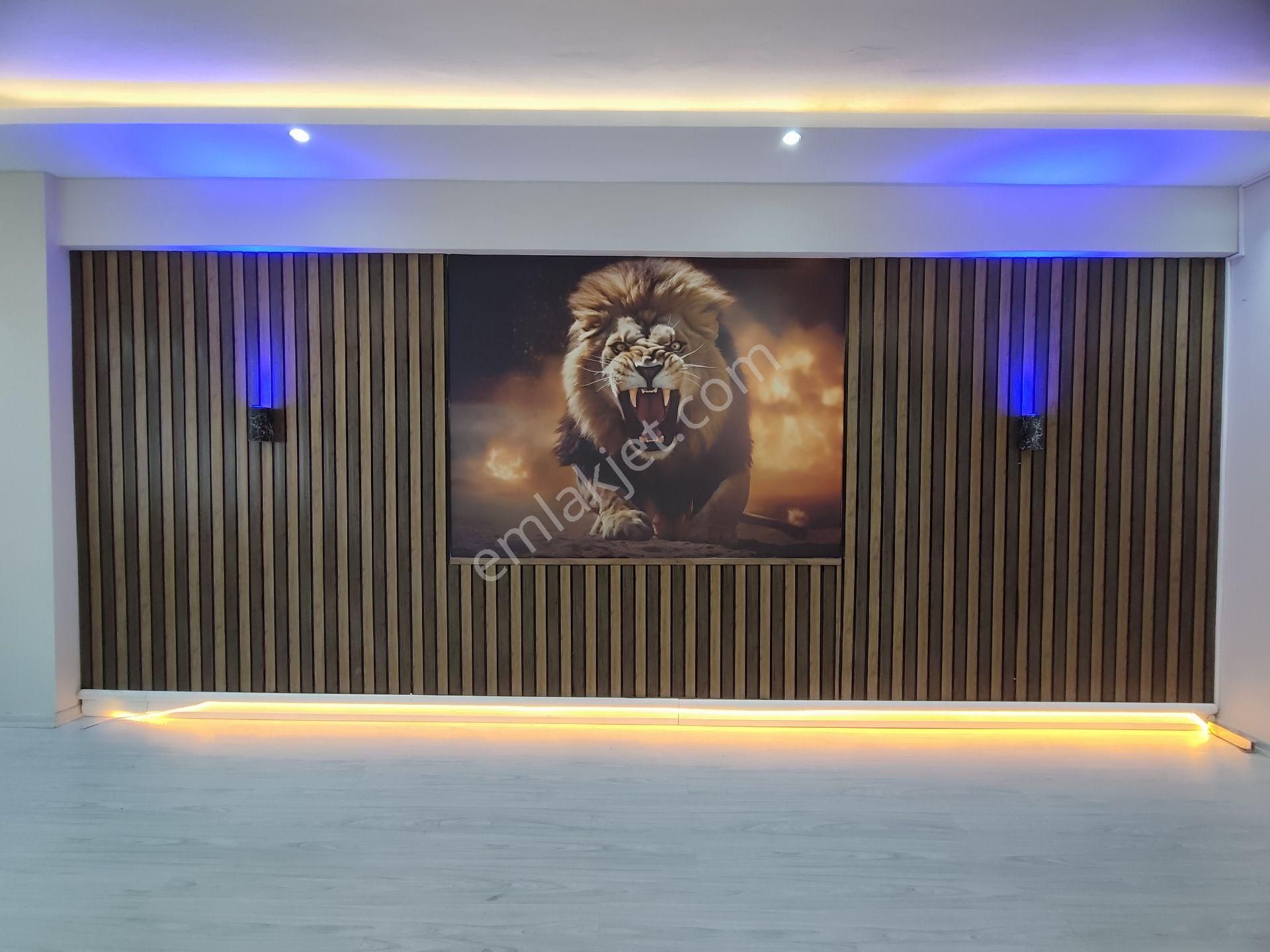 Kardeş'ten Edremit Meydanda Özel İç Tasarımlı Geniş 2+1 Daire