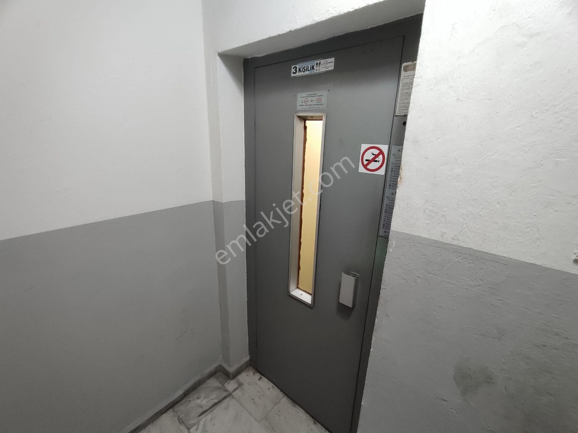 Kardeş'ten Edremit Meydanda Özel İç Tasarımlı Geniş 2+1 Daire - Görsel 34