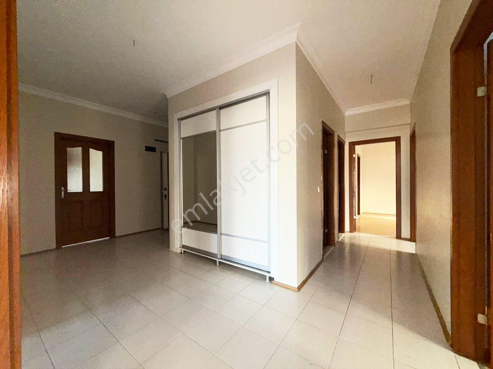 Yozgat Bulvarı Üzerinde Ara Katta 4+1 Ferah Yapılı Geniş Daire - Görsel 26