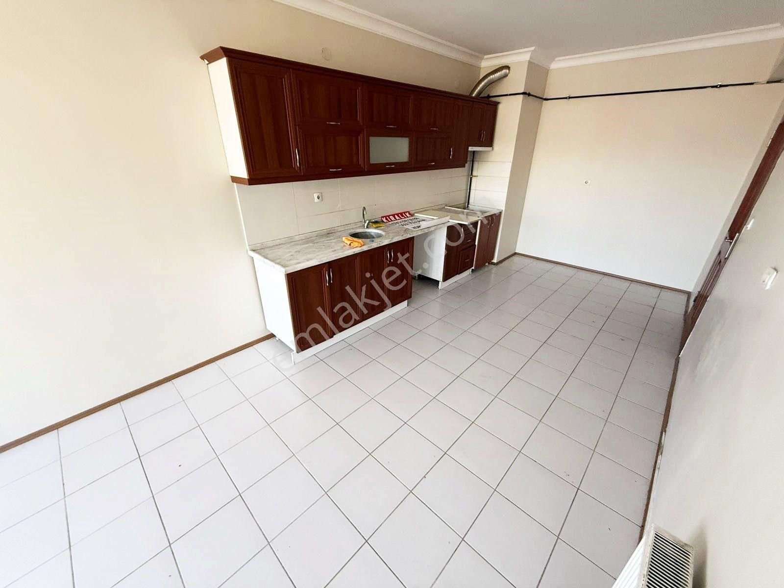 Yozgat Bulvarı Üzerinde Ara Katta 4+1 Ferah Yapılı Geniş Daire - Görsel 4